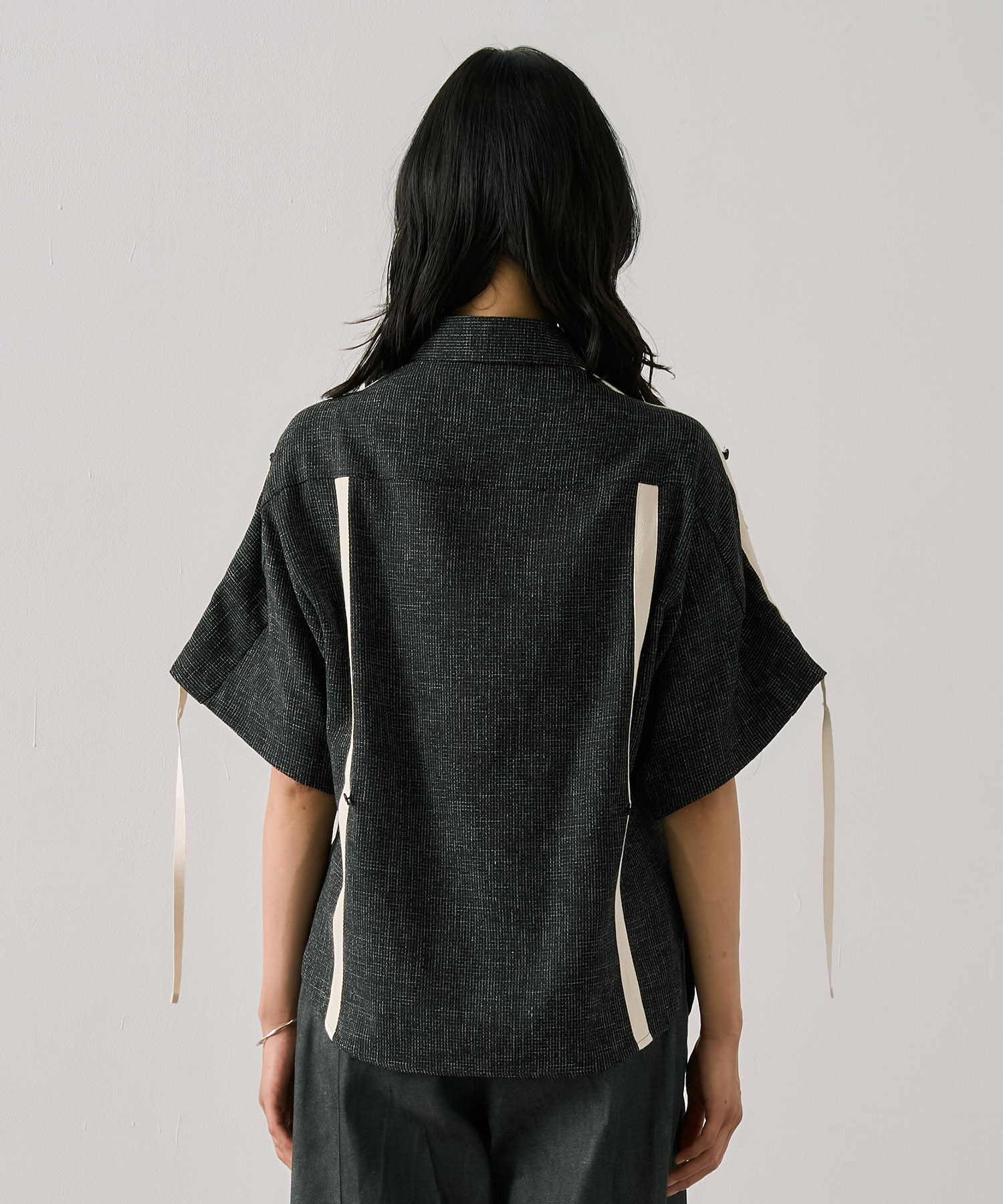 【オンラインストアのみ先行発売】Adjustable Length Mesh Shirt