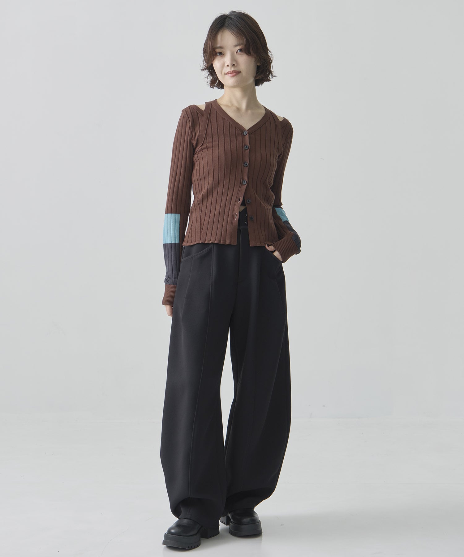 【WEB限定カラー】ショルダースリットニット