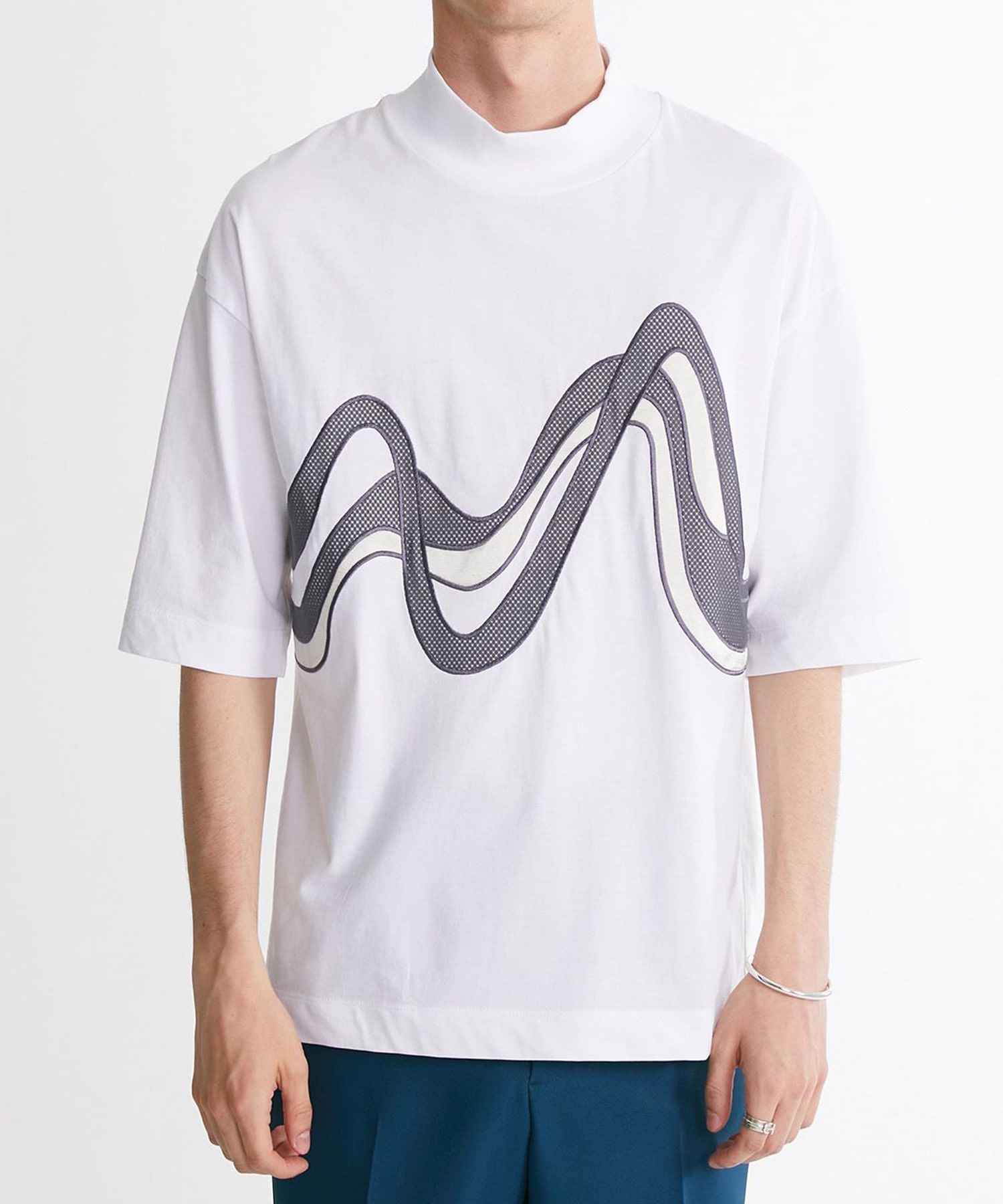 ウェーブグラフィックモックネックTEE