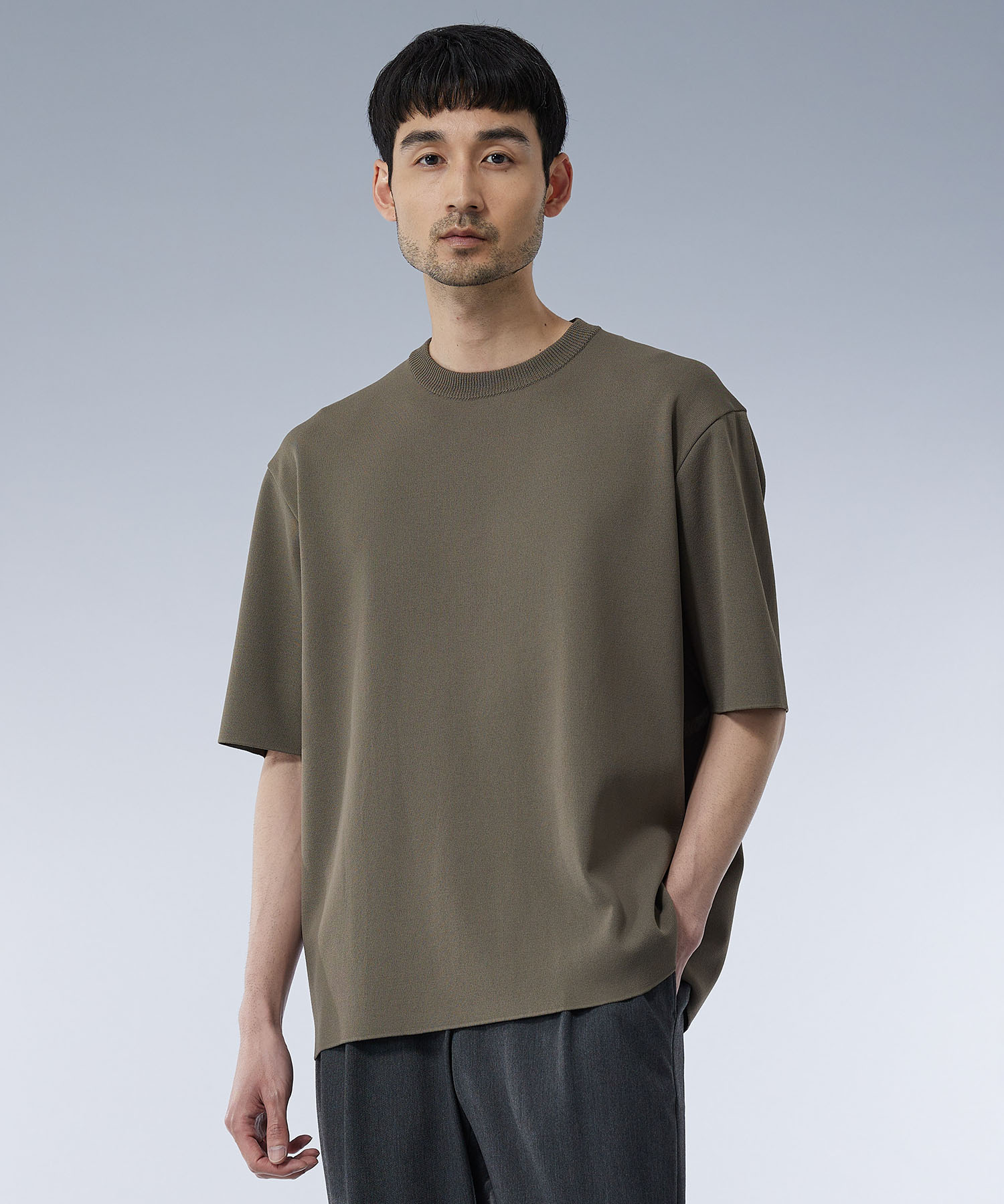 サーブルストレッチクルーネックTシャツ