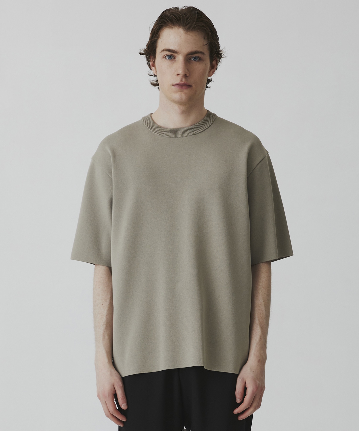 〈WEB限定｜先行予約〉18G サーブルストレッチクルーネックニットTEE