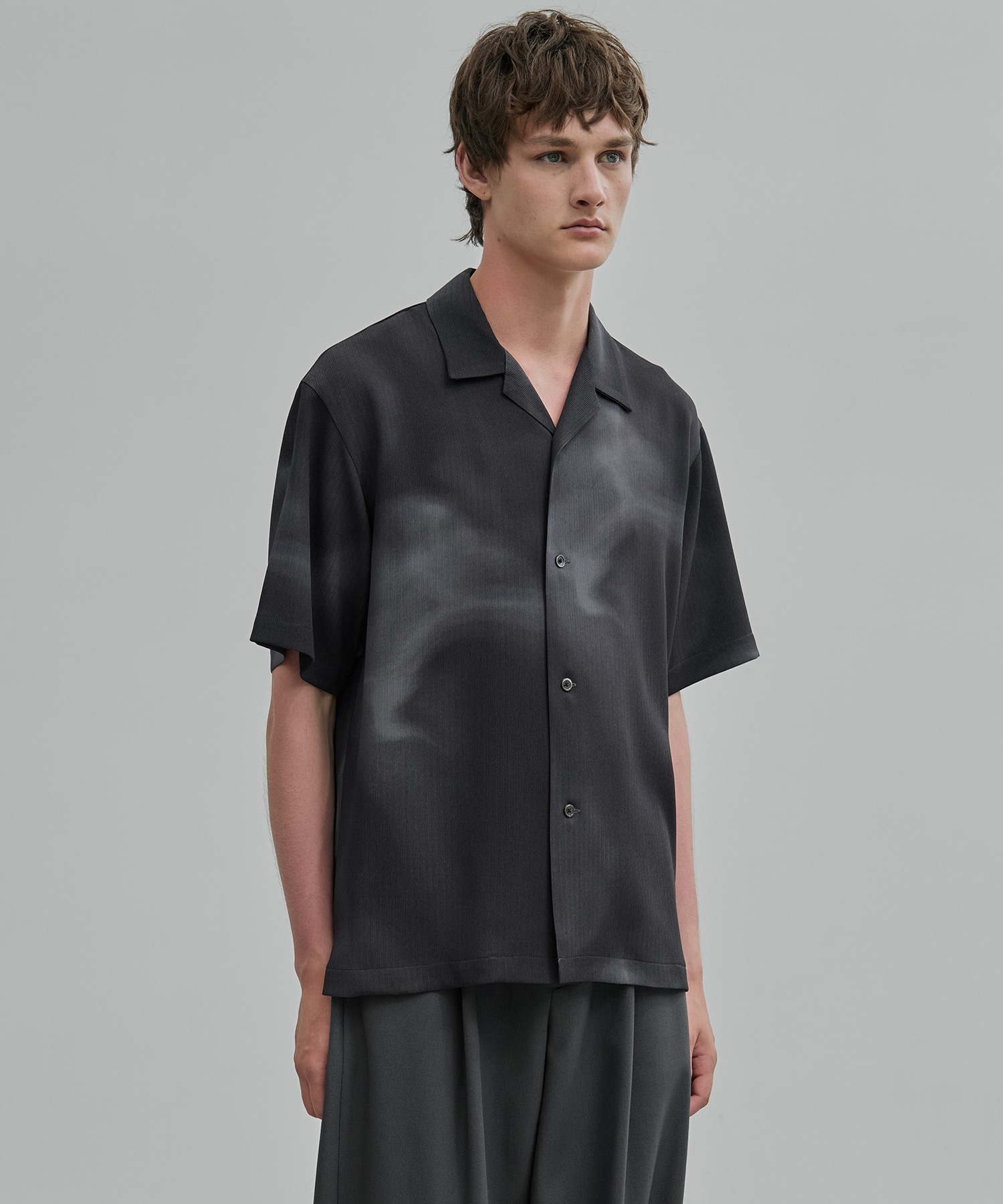 〈新発売〉COLD DRY GRADATION PLEATS オープンカラーシャツ