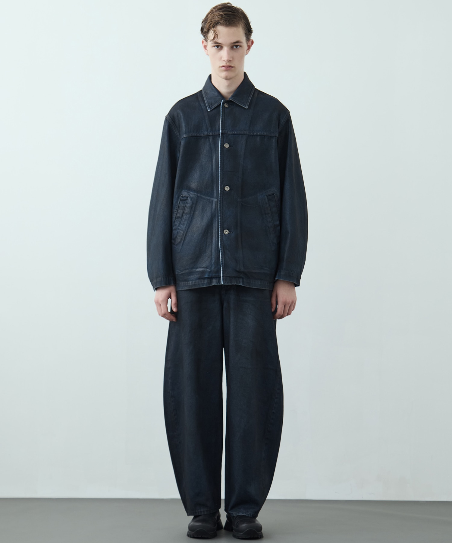 コーティングデニムバレルパンツ