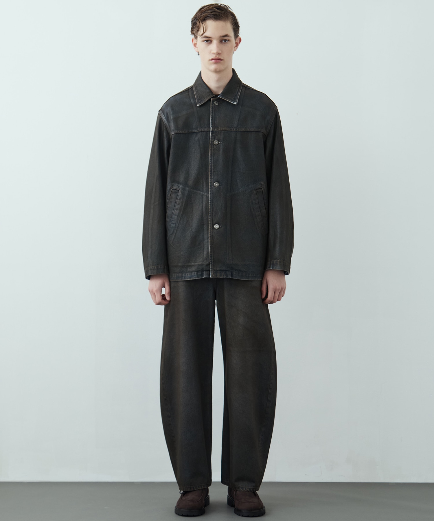 コーティングデニムバレルパンツ