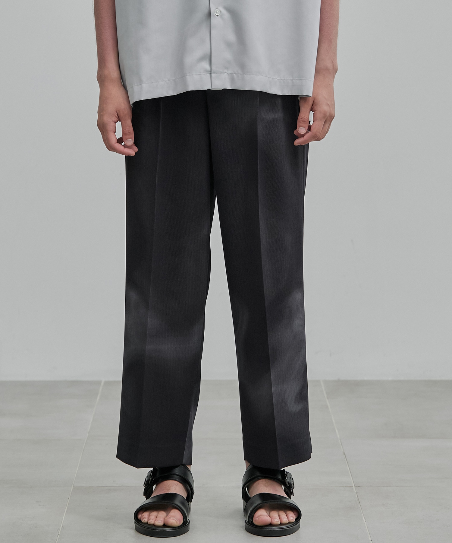 〈新発売〉COLD DRY GRADATION PLEATS 2タックイージーパンツ