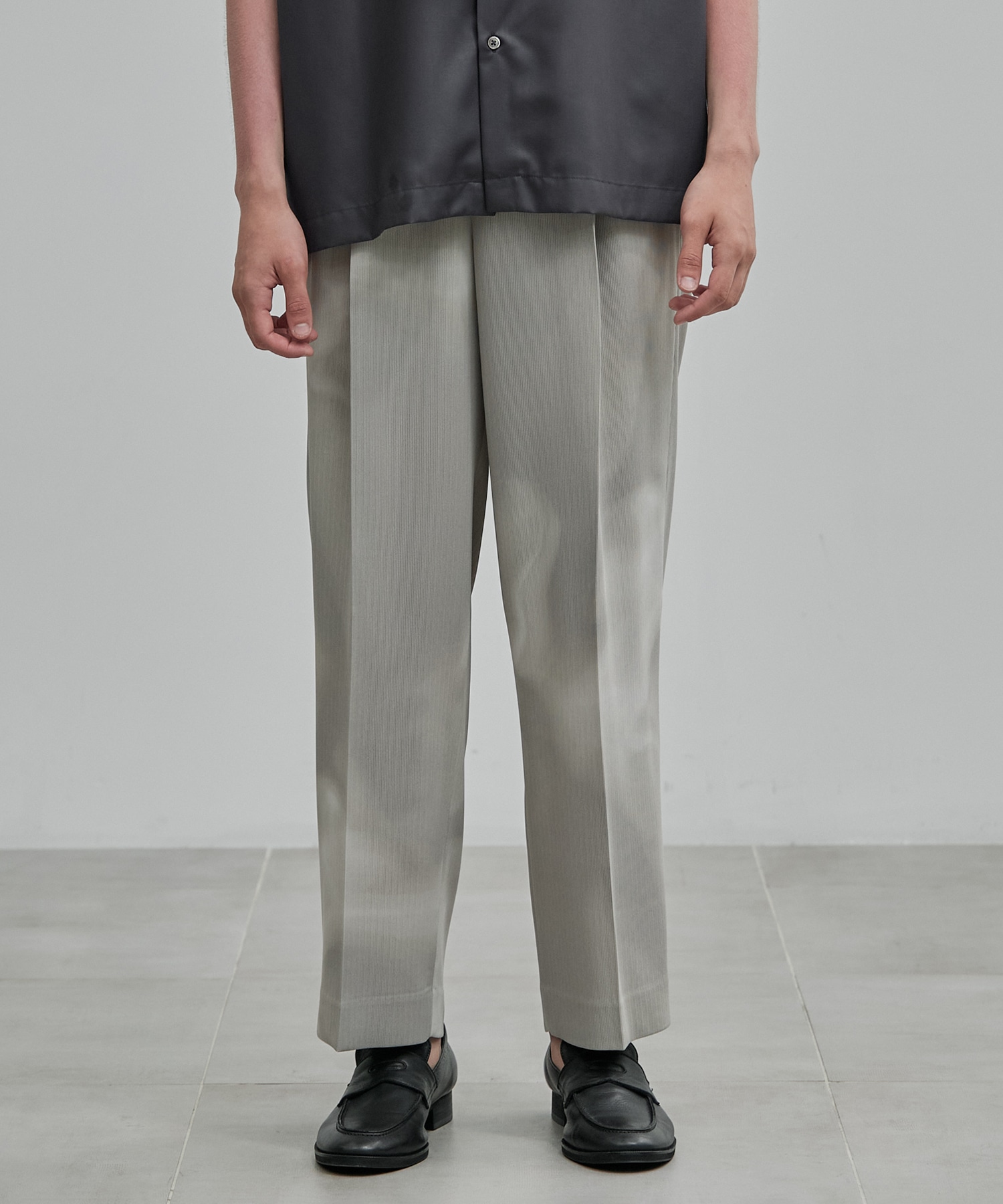 〈新発売〉COLD DRY GRADATION PLEATS 2タックイージーパンツ