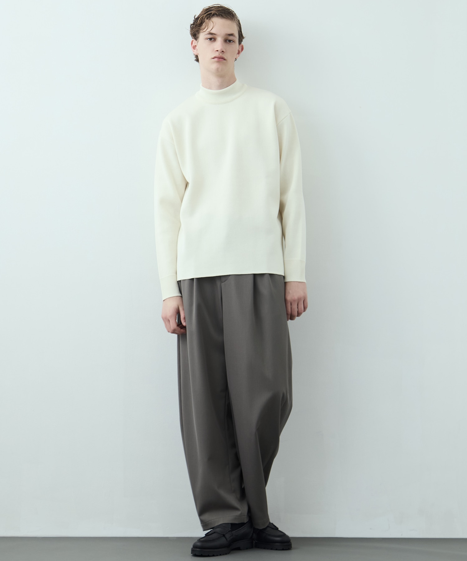 〈WEB限定〉SILVER WOOL MOCK NECK KNIT