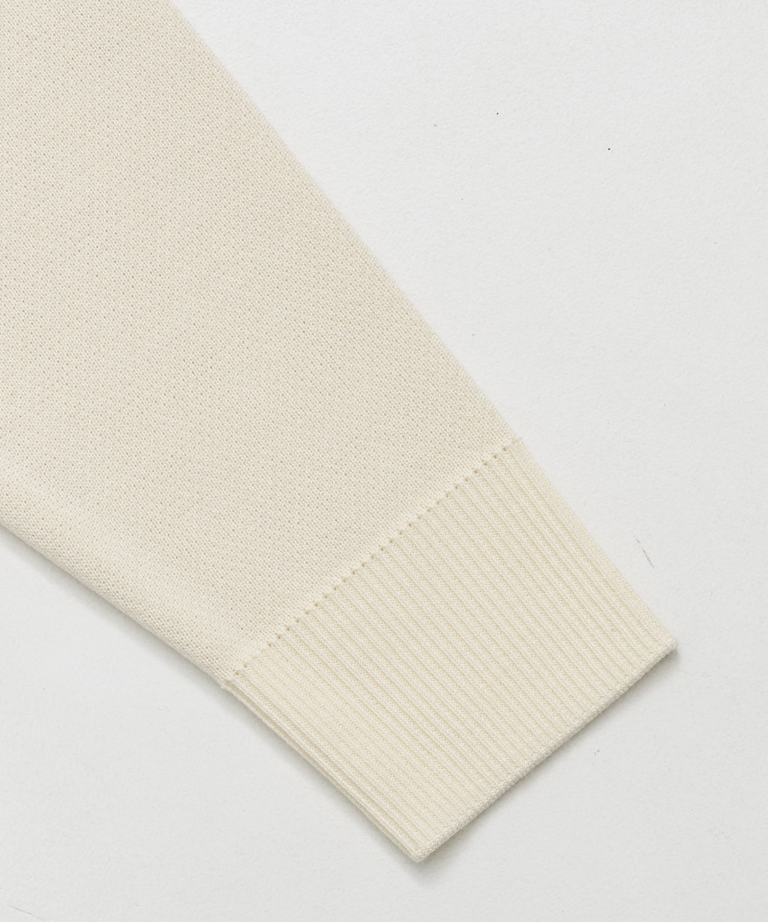 〈WEB限定〉SILVER WOOL MOCK NECK KNIT