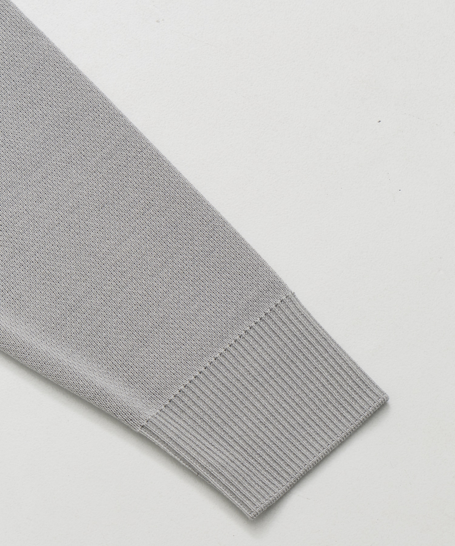 〈WEB限定〉SILVER WOOL MOCK NECK KNIT