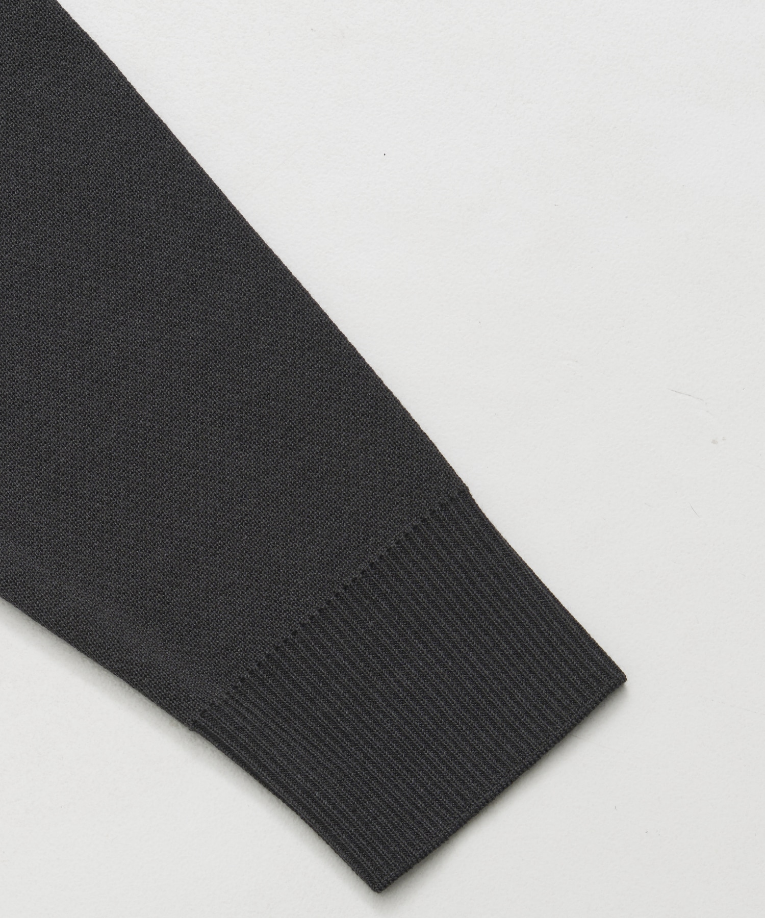 〈WEB限定〉SILVER WOOL MOCK NECK KNIT