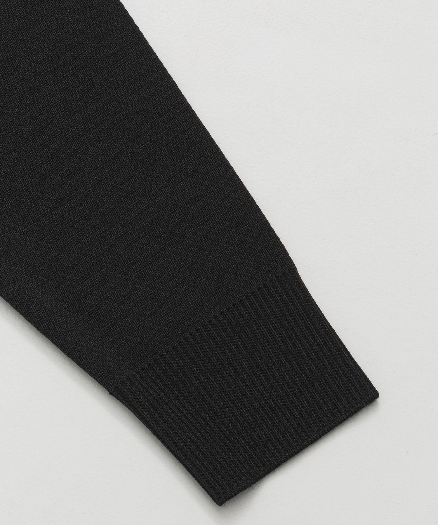 〈WEB限定〉SILVER WOOL MOCK NECK KNIT