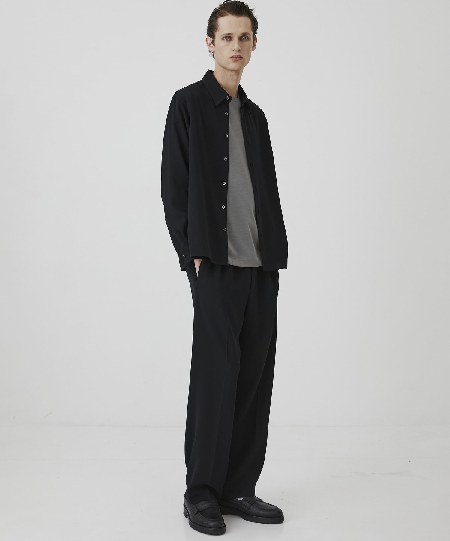 〈残りわずか|再入荷なし〉COLD DRY PLEATS レギュラーカラーシャツ