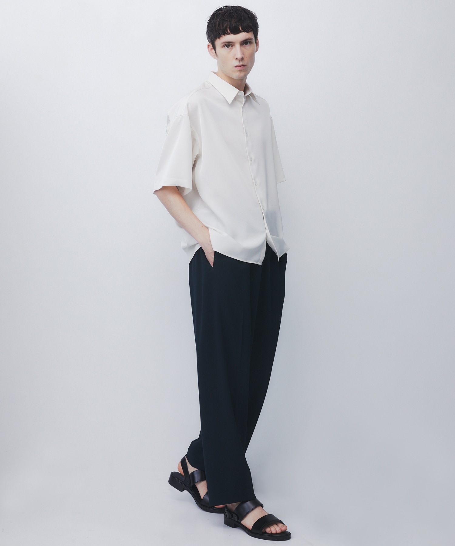 COLD DRY PLEATS シームレスイージーパンツ