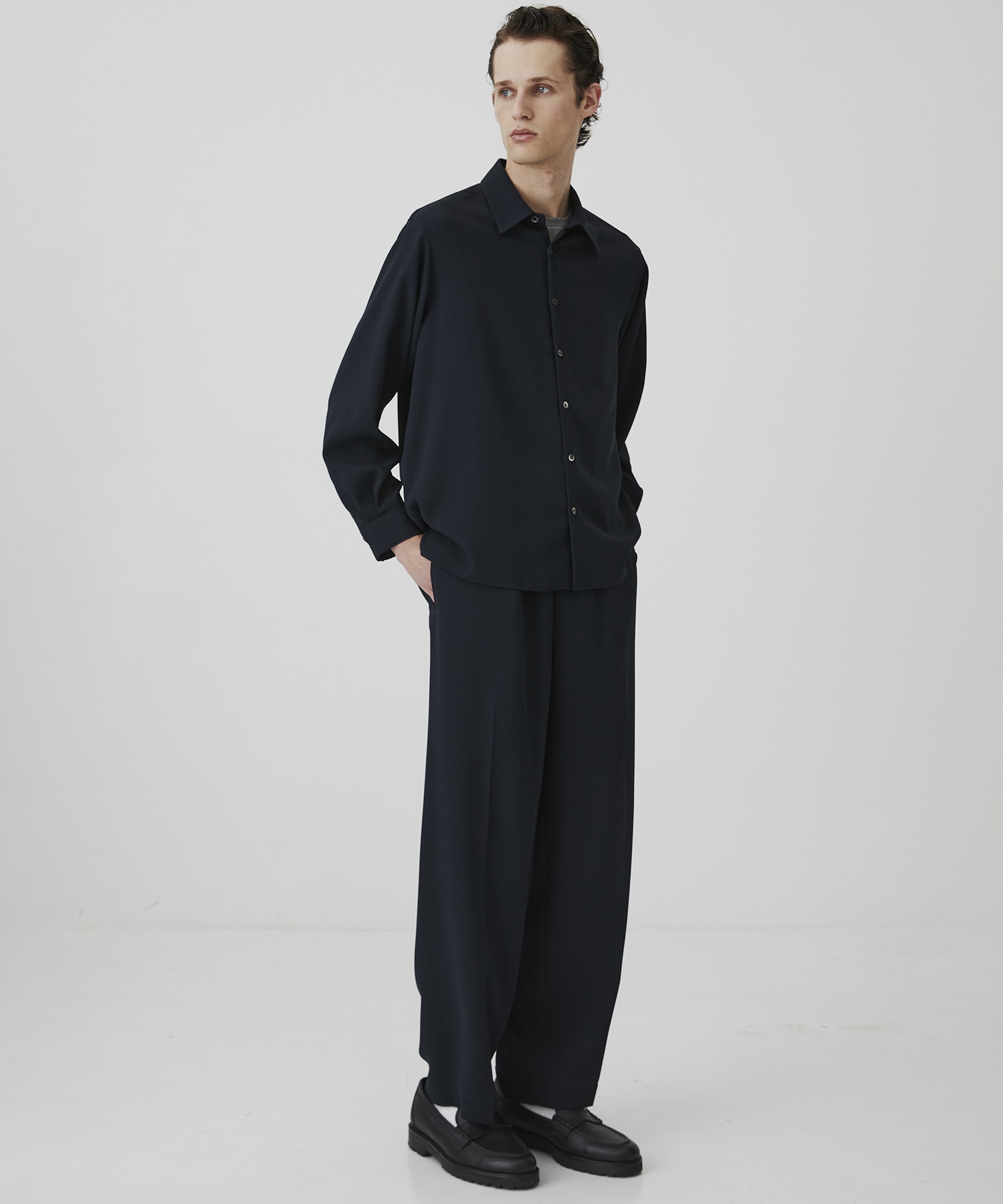 COLD DRY PLEATS シームレスイージーパンツ