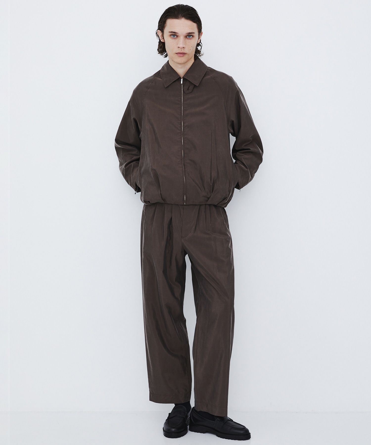 〈数量限定｜サイズ2：残り1点〉SILK NYLON EASY PANTS