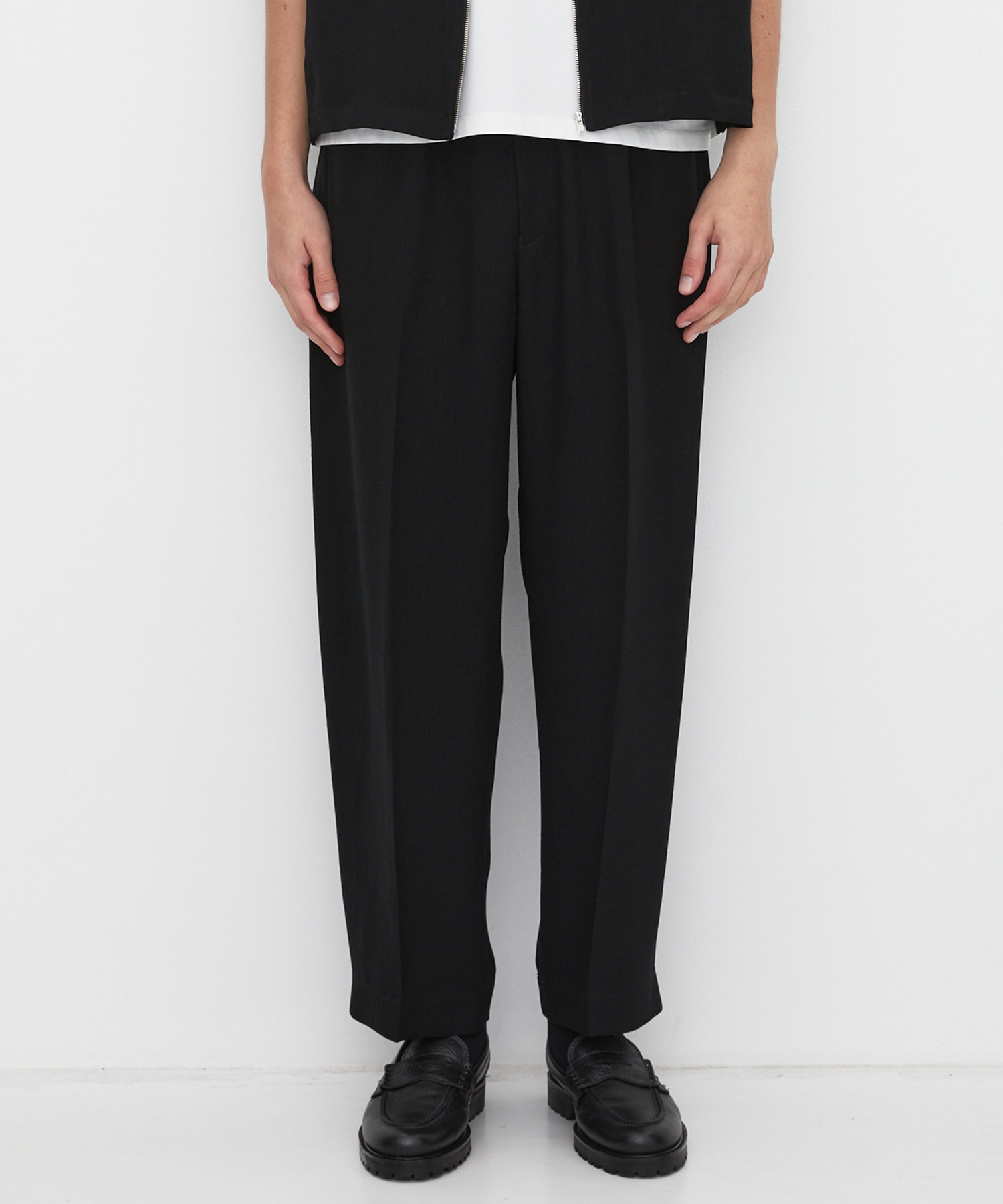 MODERN SILK LINEN シームレスイージーパンツ