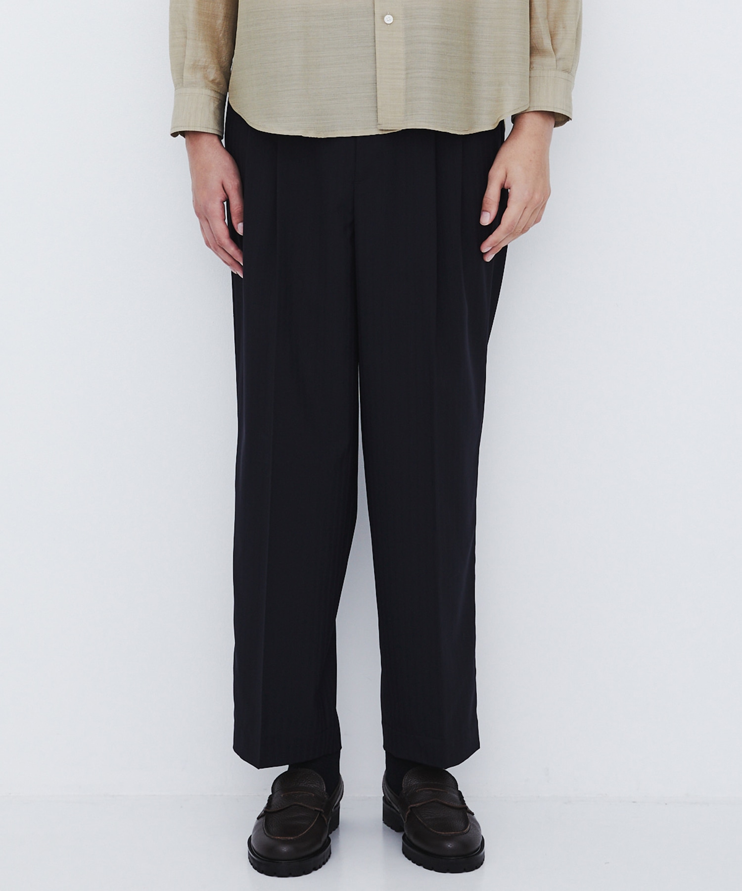 〈数量限定〉SERPINO WOOL 2TUCK PANTS