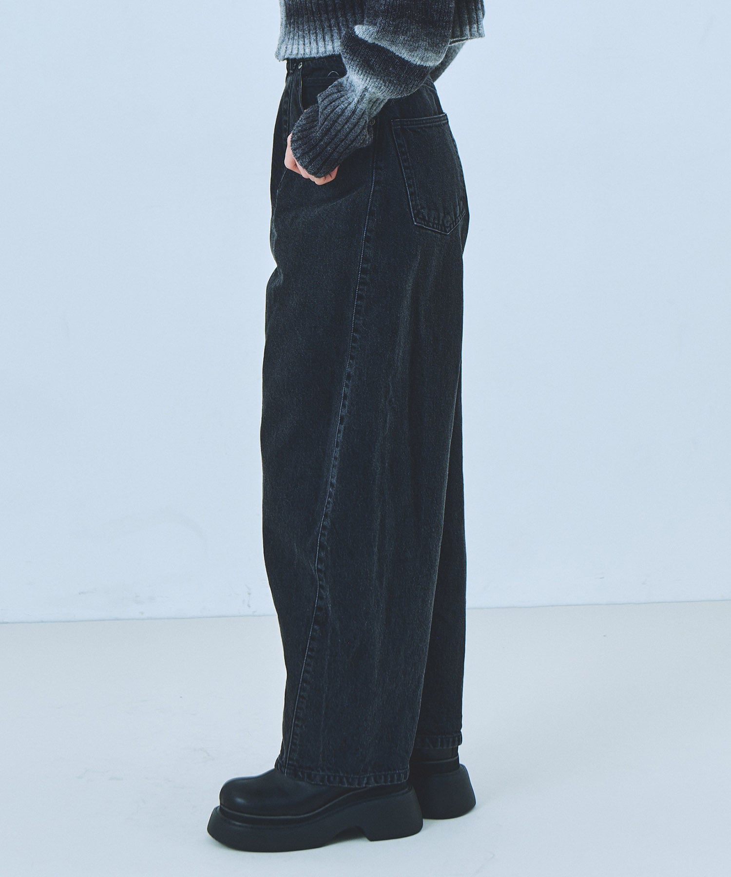 コクーンデニムパンツ