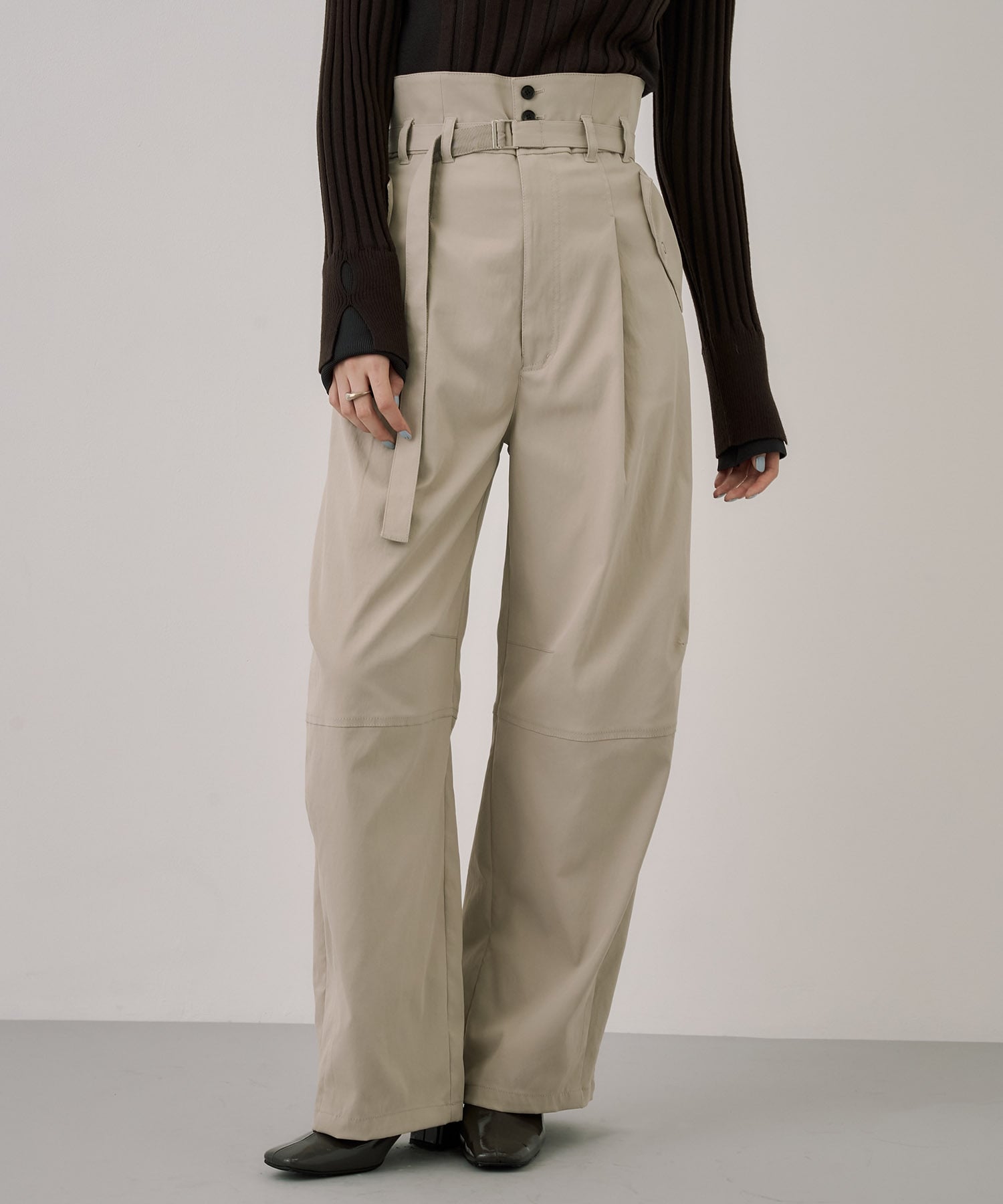 ニーコンバージョンパンツ