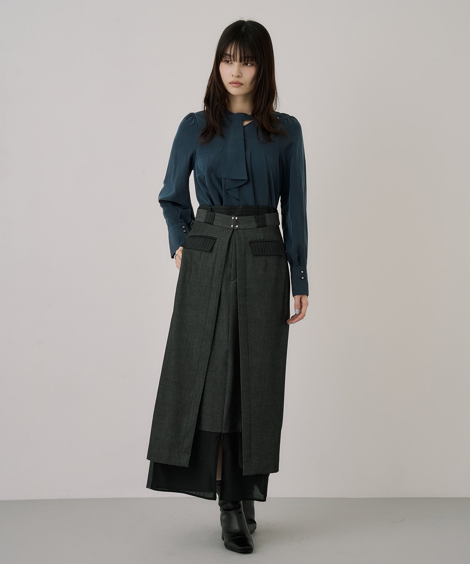 〈残りわずか〉フロントタイタックブラウス