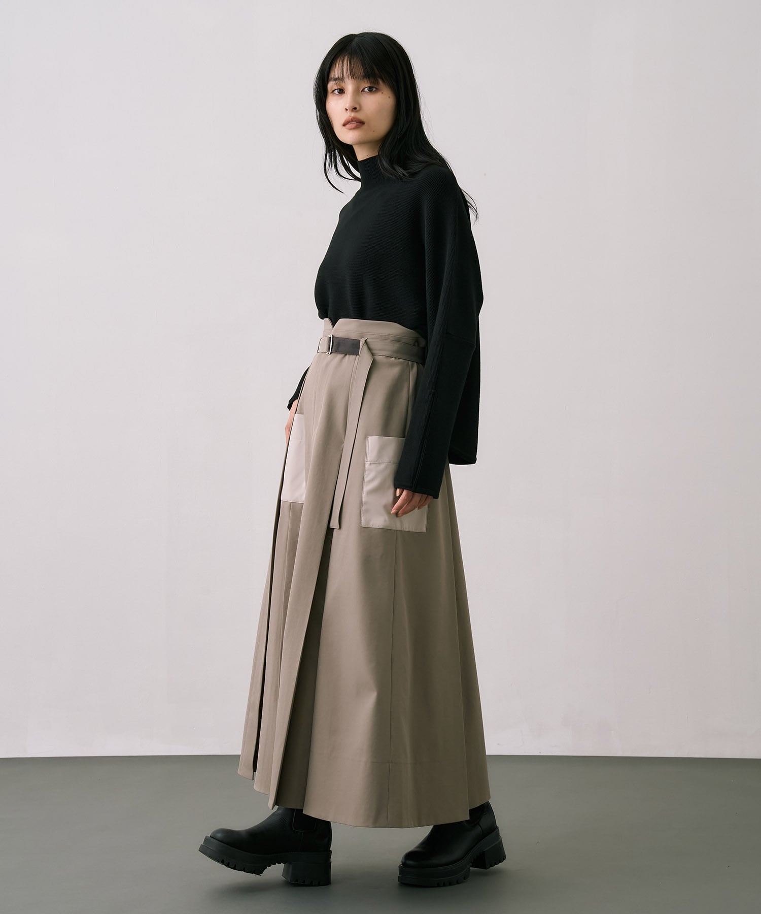 アシメインバーテッドプリーツスカート