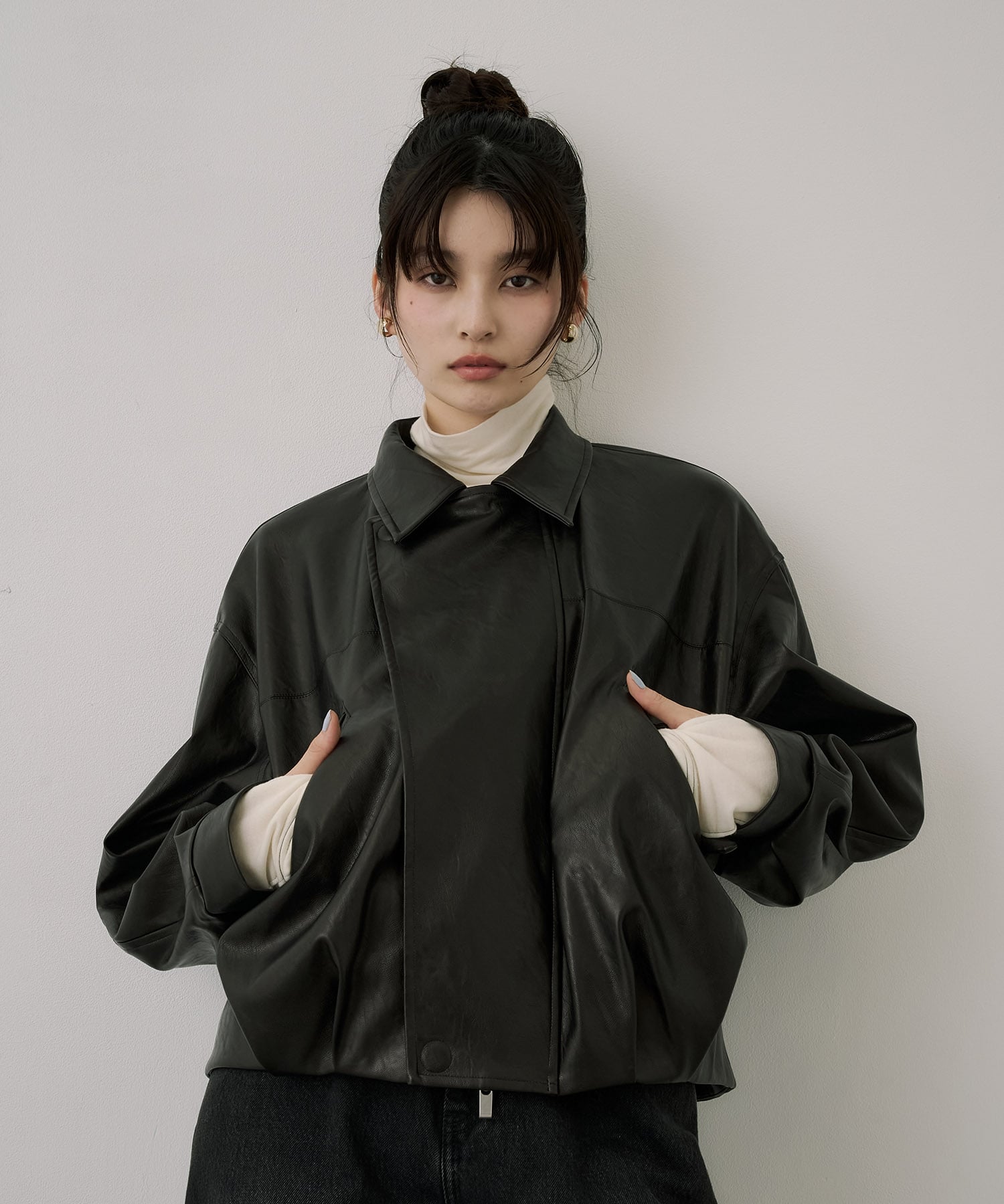 コクーンレザーボンバージャケット