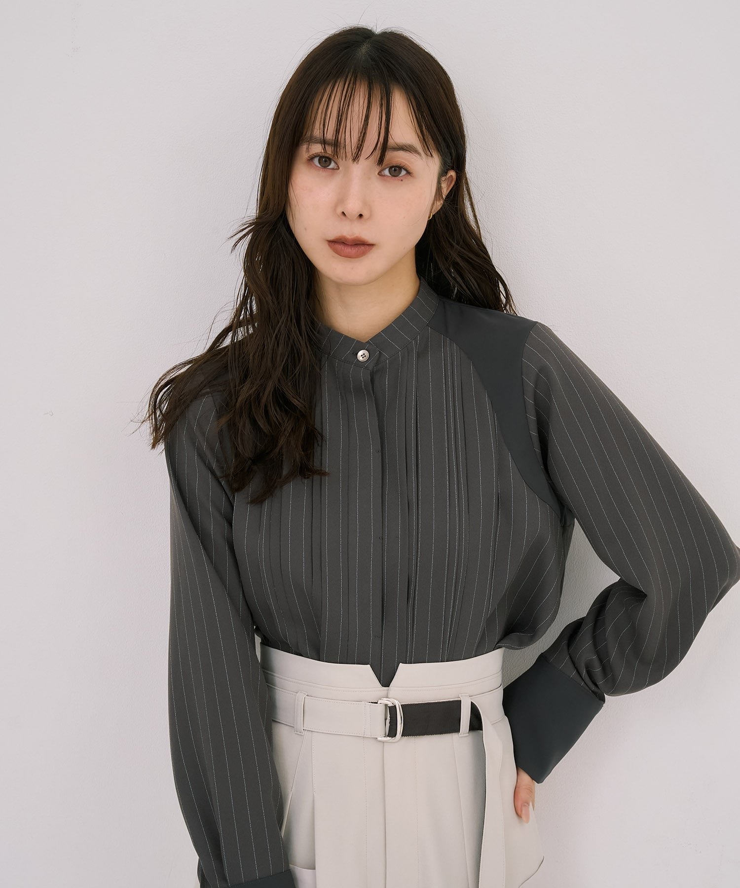 【WEB限定カラー】ピンタックバイカラーブラウス