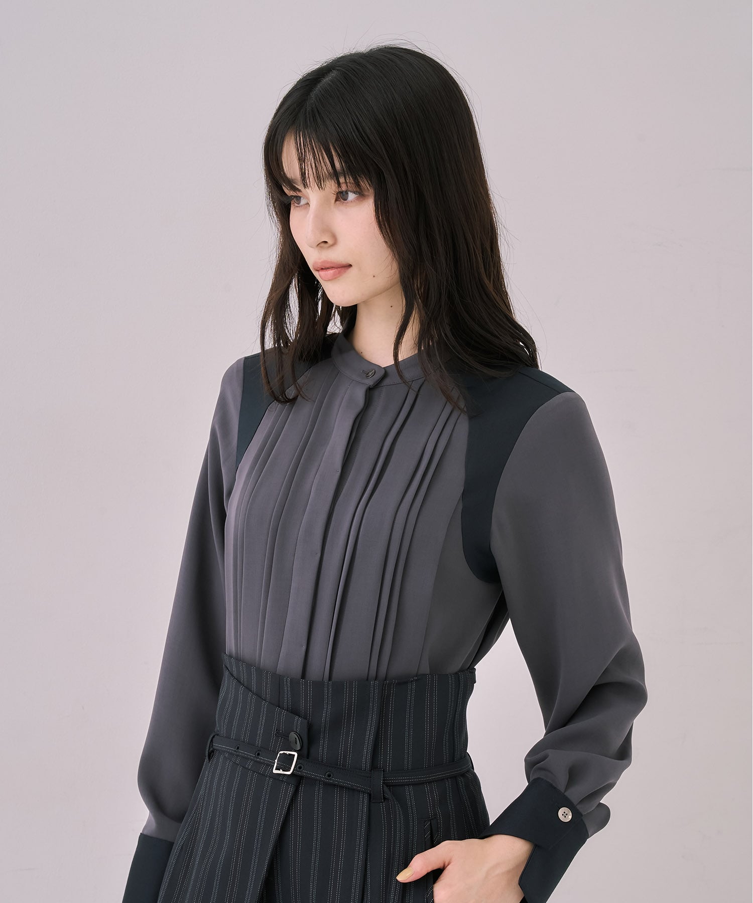 【WEB先行発売】ピンタックバイカラーブラウス