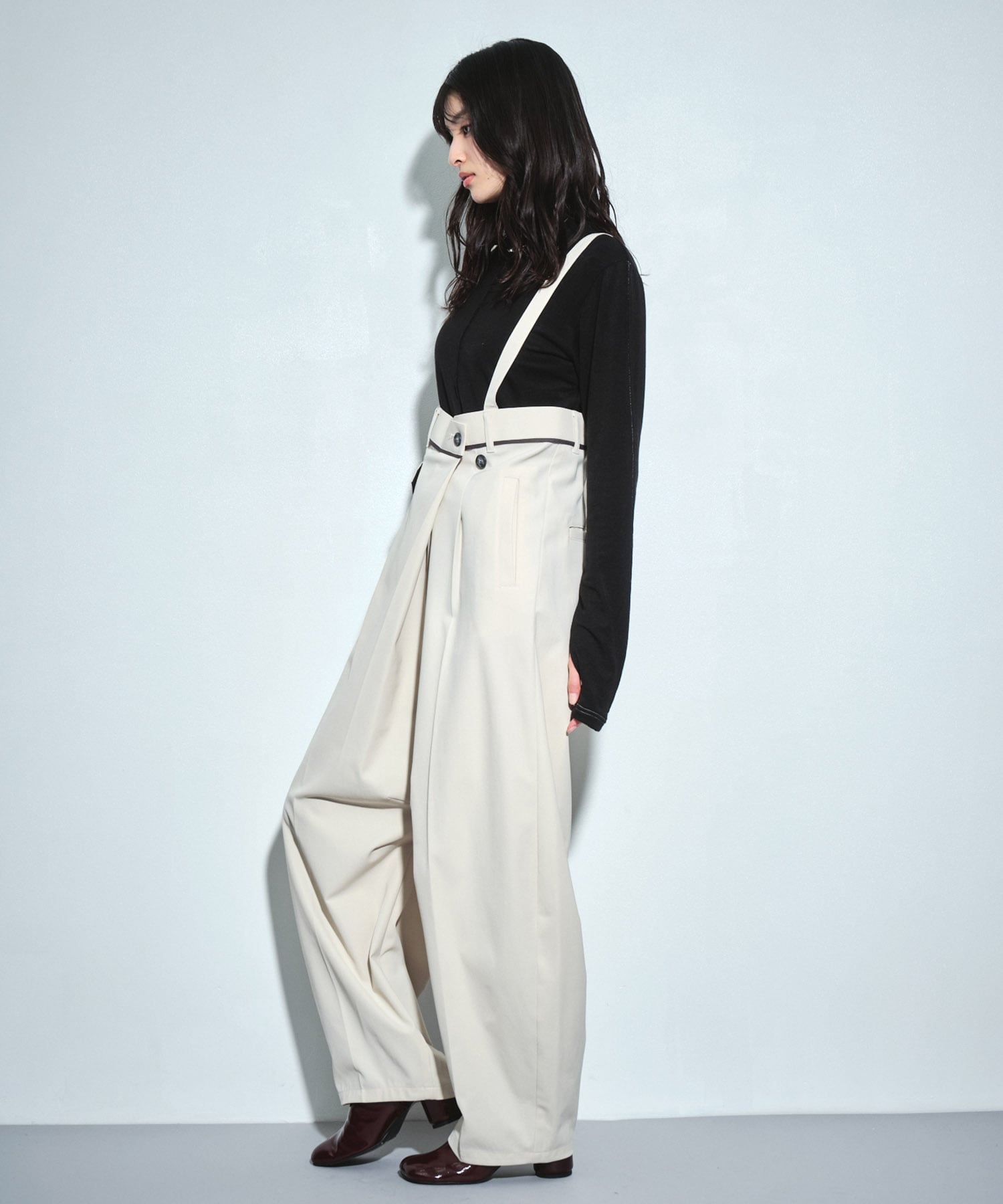 サスペンダーラップコクーンパンツ