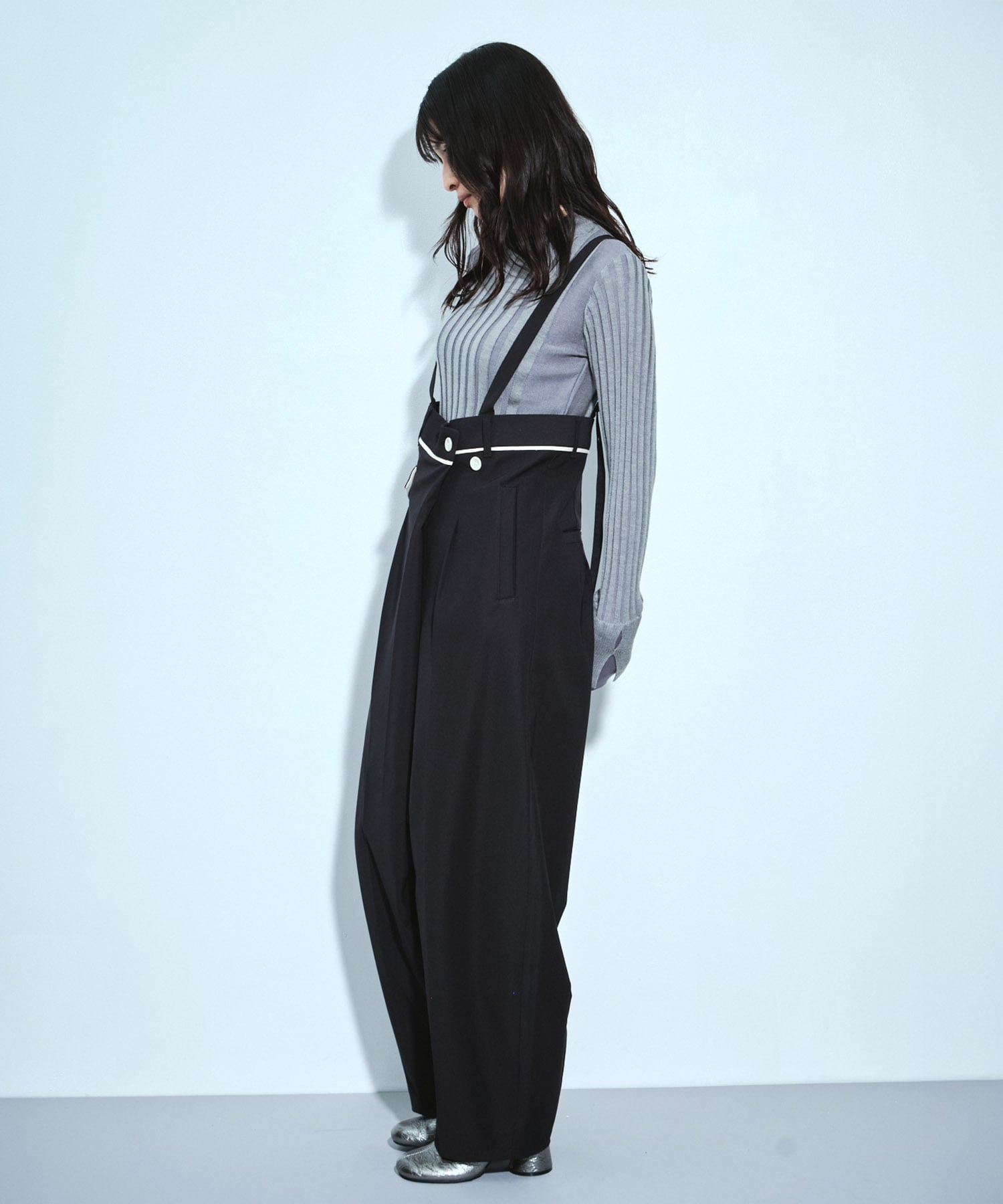 サスペンダーラップコクーンパンツ