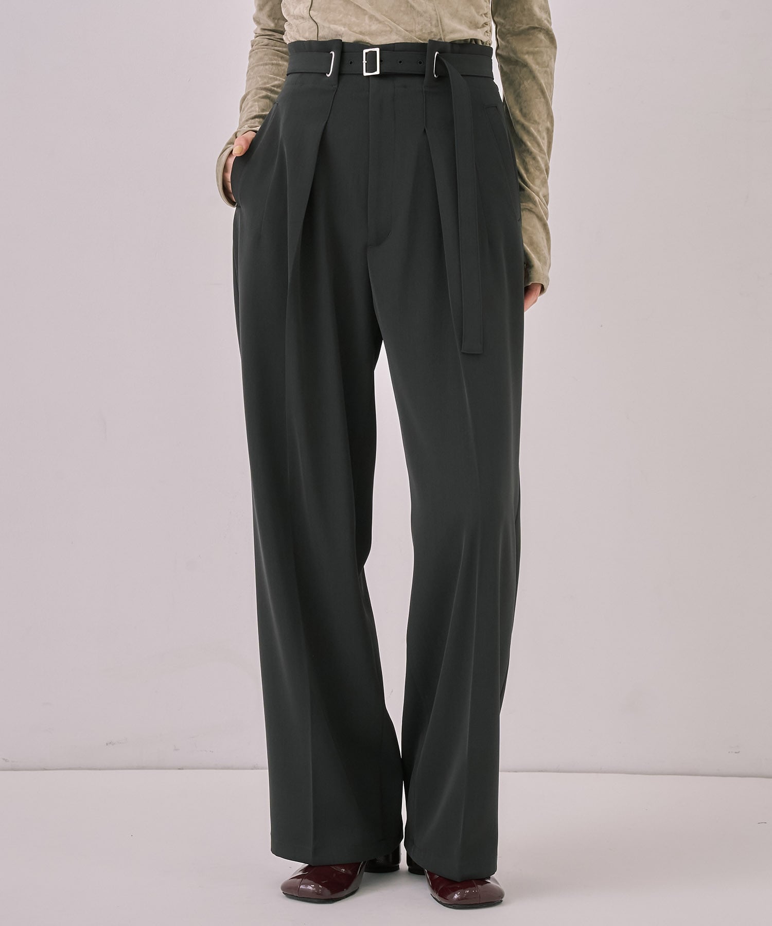 【WEB先行発売】アイレットベルトストレートパンツ