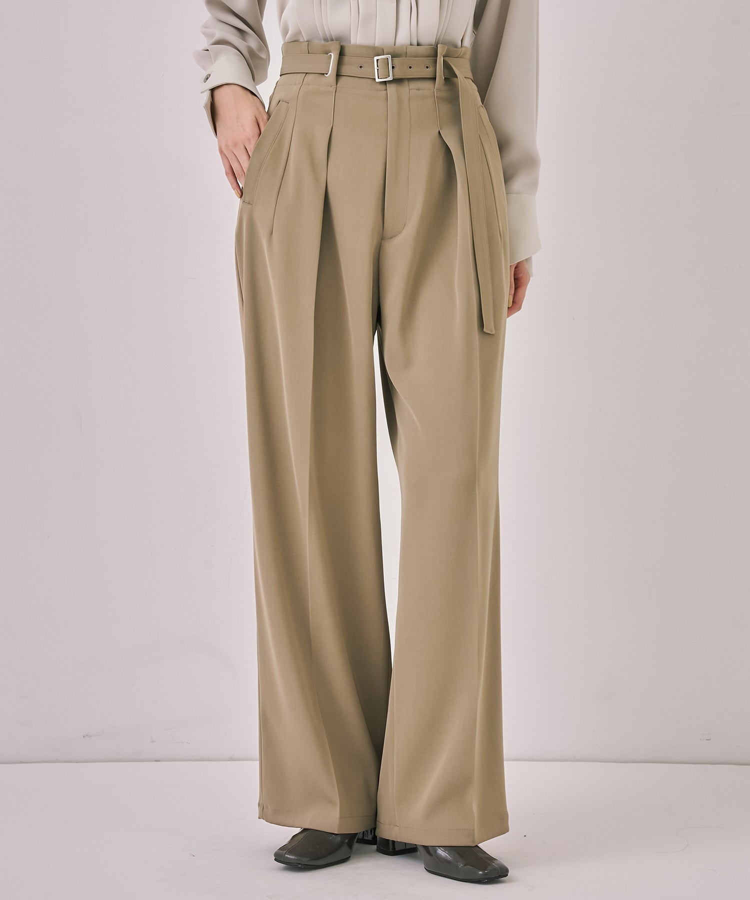 【WEB先行発売】アイレットベルトストレートパンツ