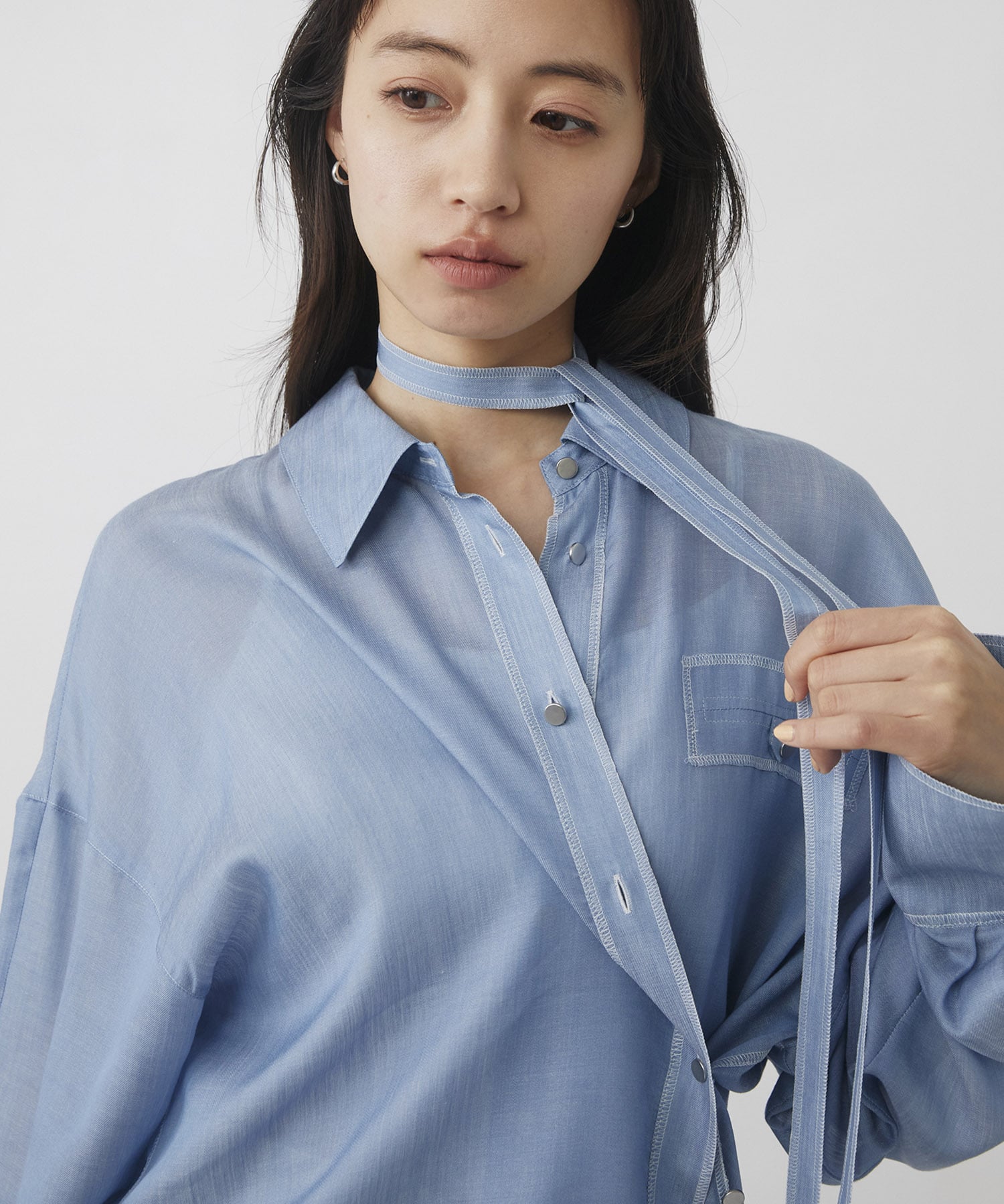 〈残りわずか〉シアーデニムトリムシャツ