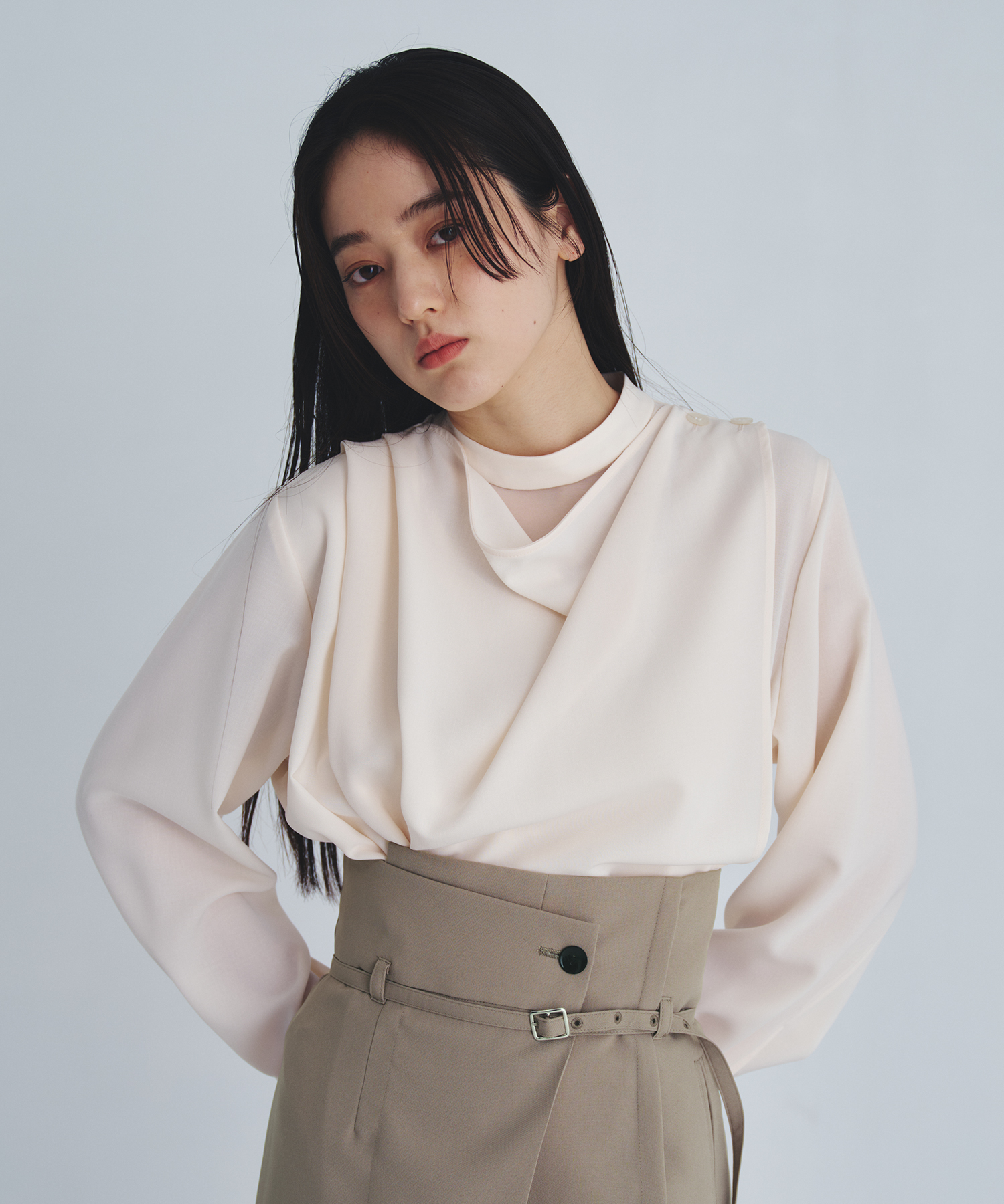 タックドレープシェイプブラウス