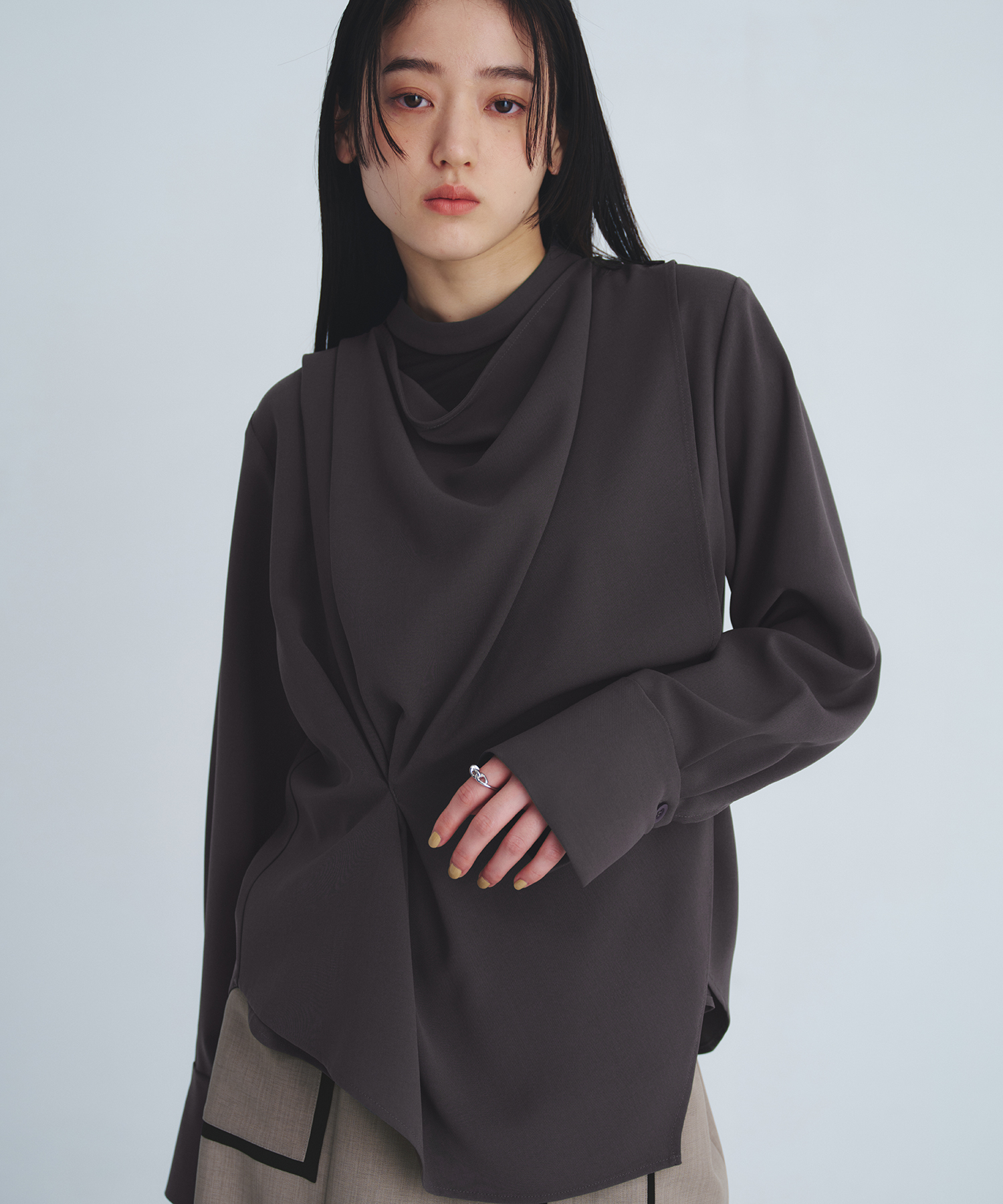 タックドレープシェイプブラウス