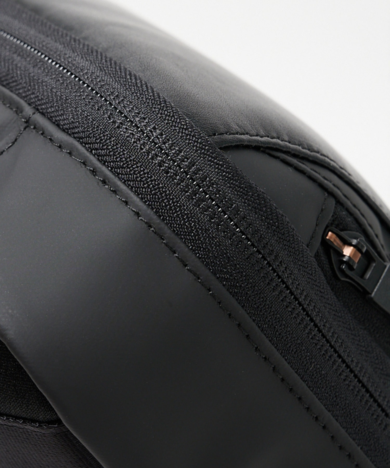 CF レザースマートバックパック