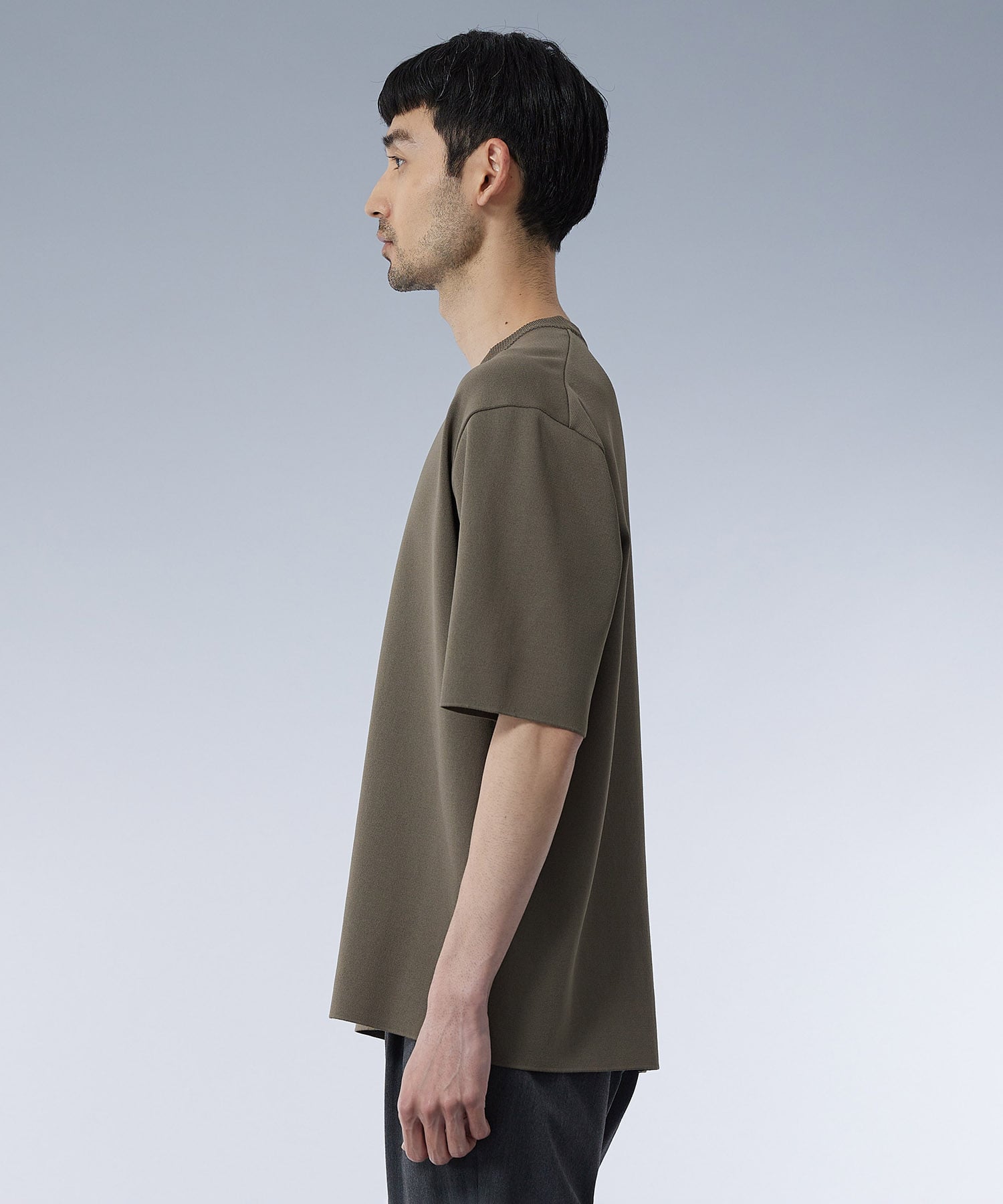サーブルストレッチクルーネックTシャツ