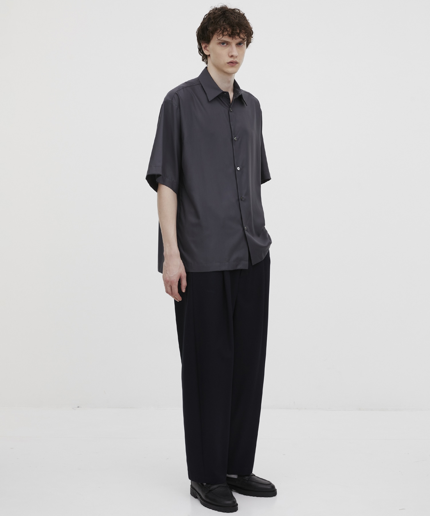 ハイツイスト バレルチノパンツ