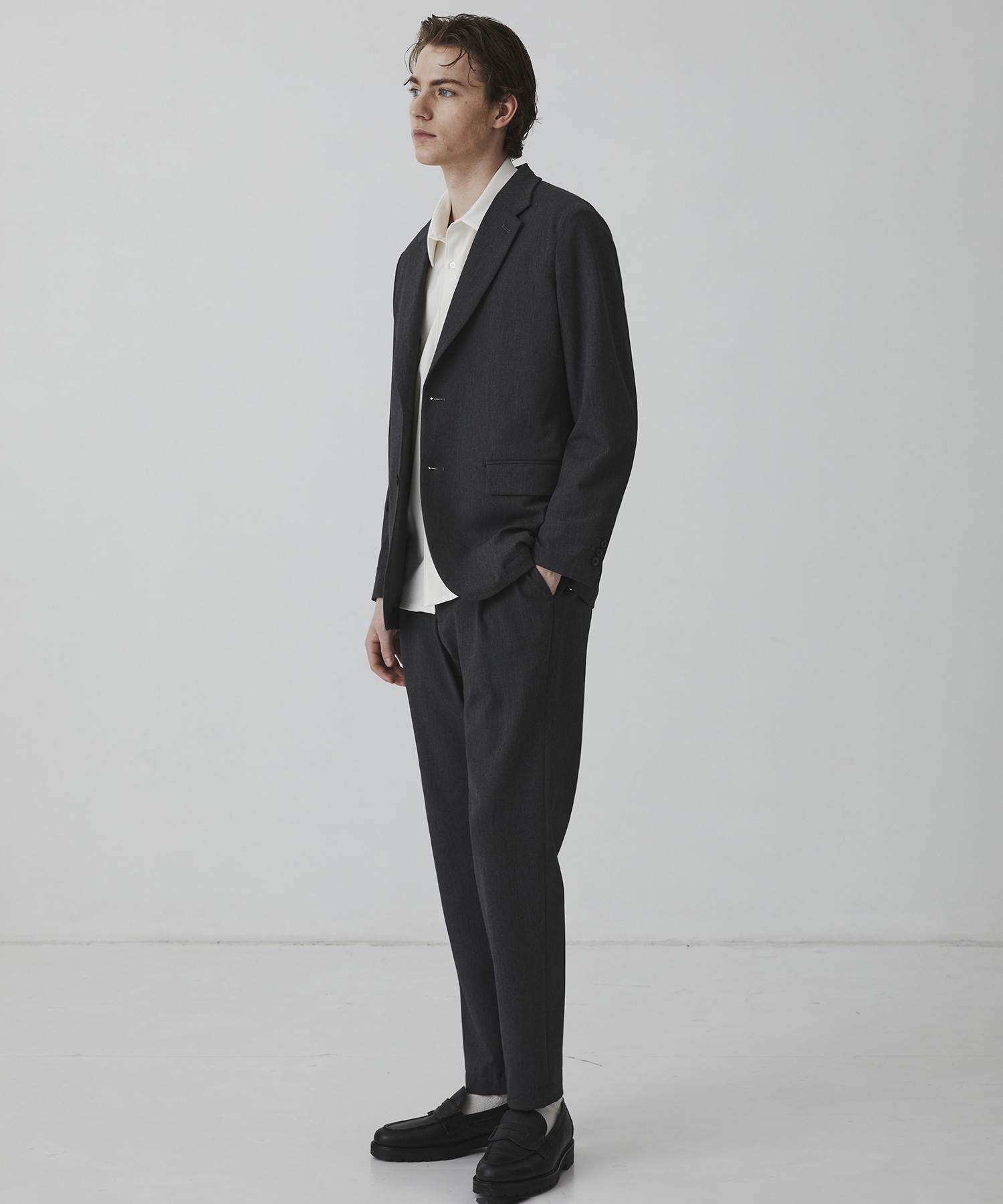 アウトラスト 2タックスラックス(1 DARK GREY): : メンズ｜UNITED