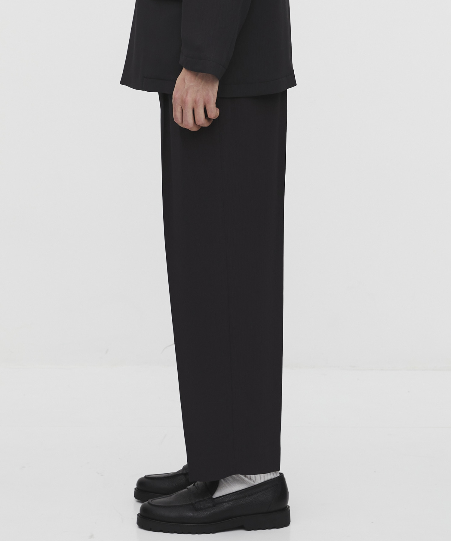 〈残りわずか｜再入荷なし〉COLD DRY PLEATS 2タックイージーパンツ