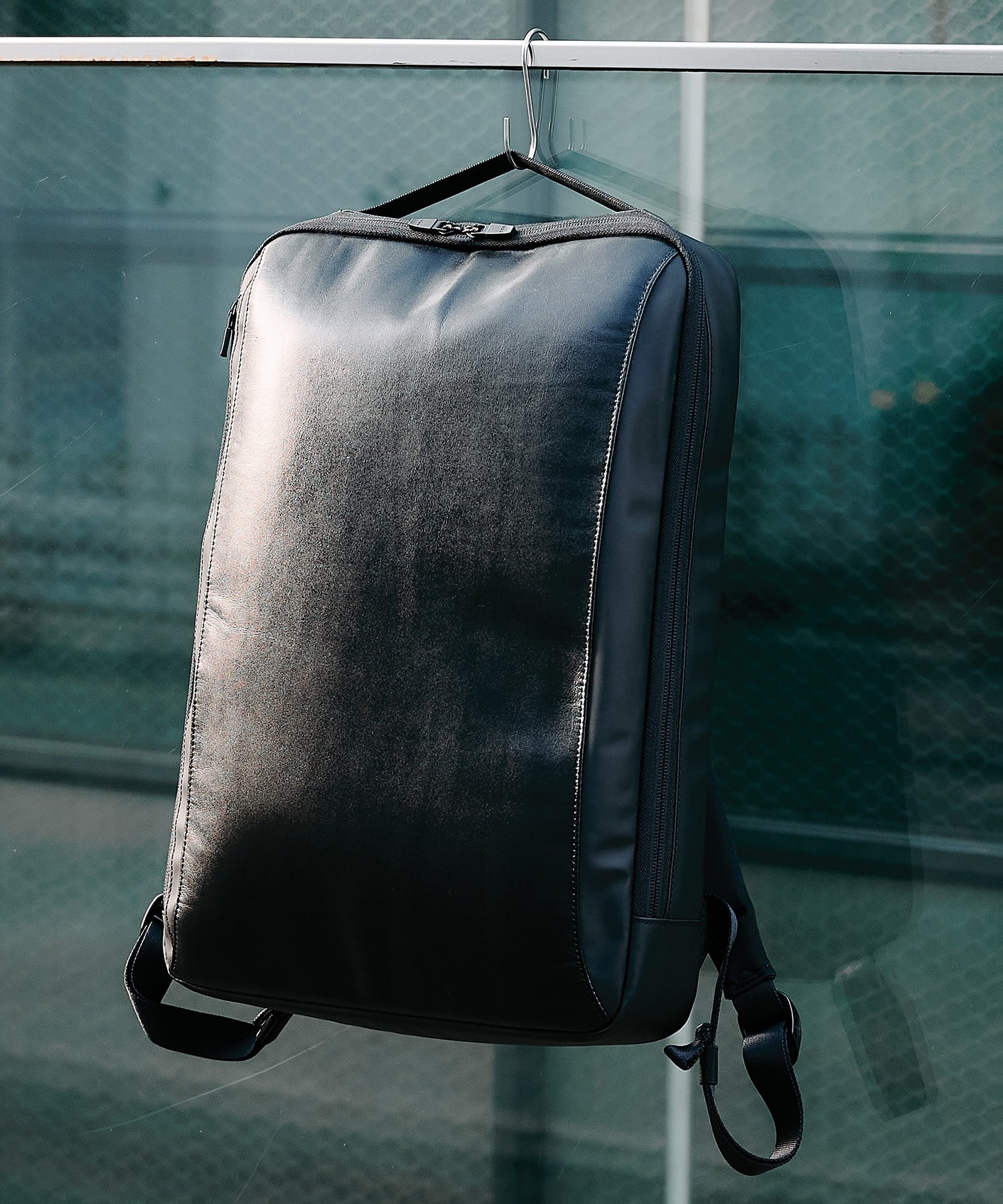 CF レザースマートバックパック