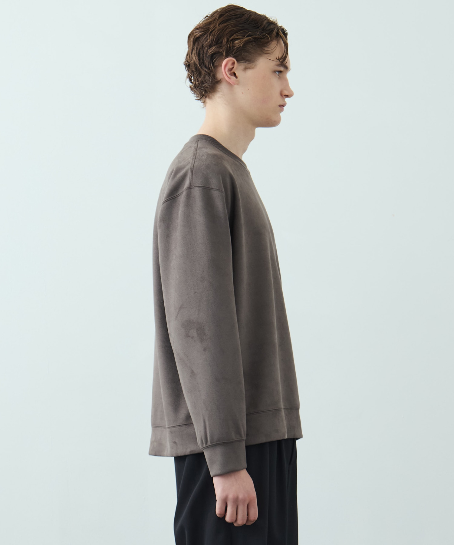 〈再入荷〉MICRO SUEDE クルーネックプルオーバー