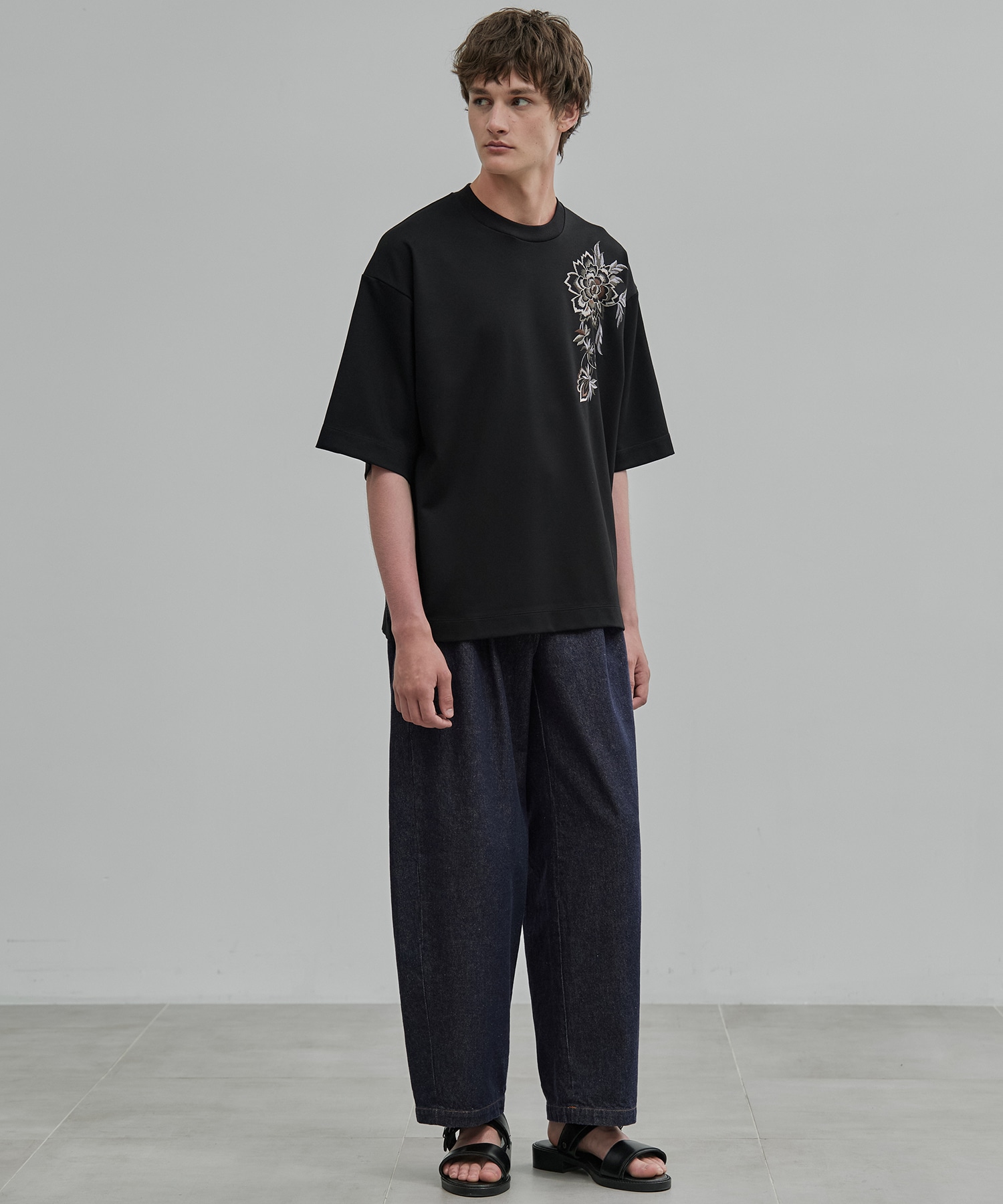〈新発売〉フラワーエンブロイダリーTee