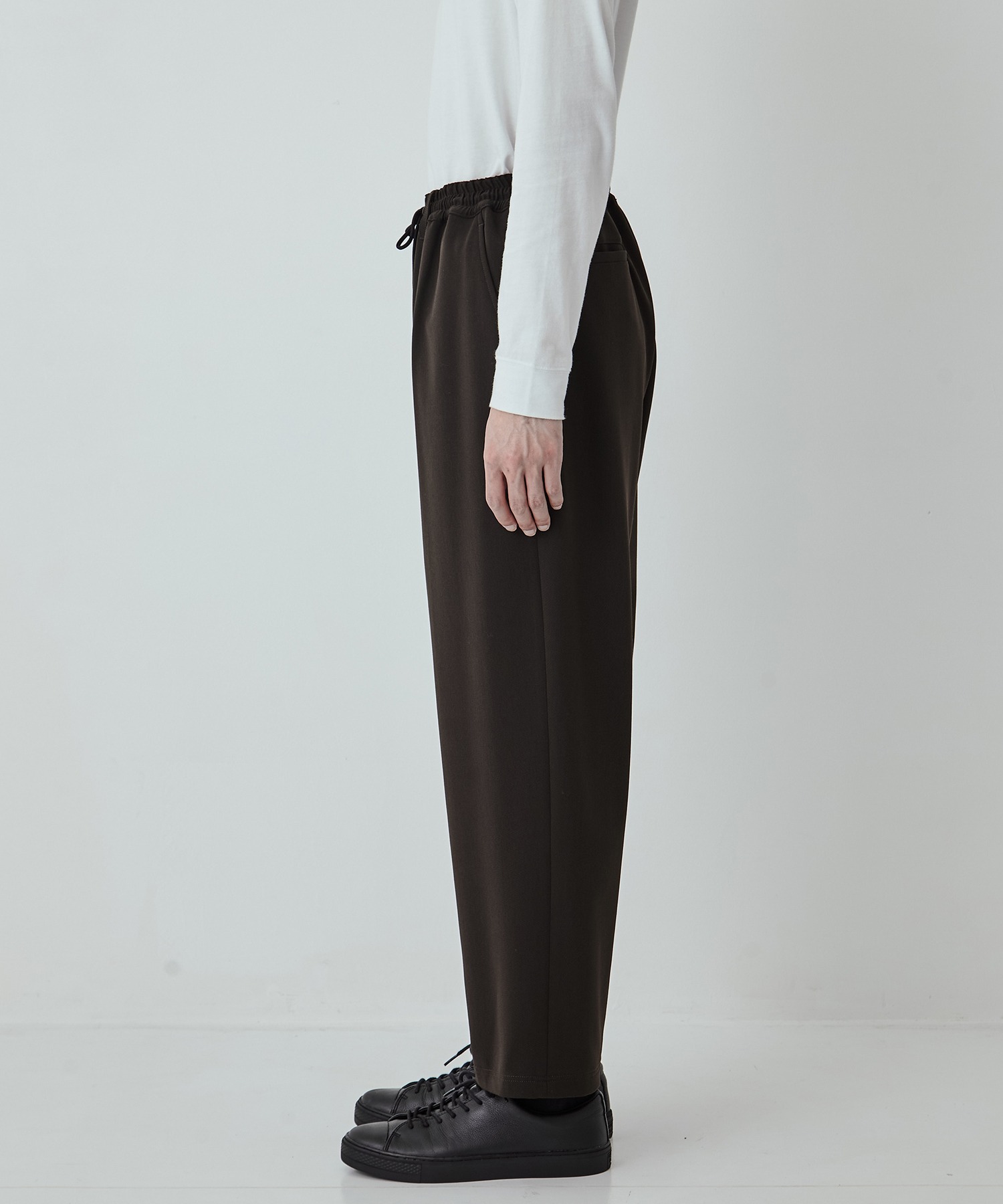 アウトラスト ストレートイージーパンツ