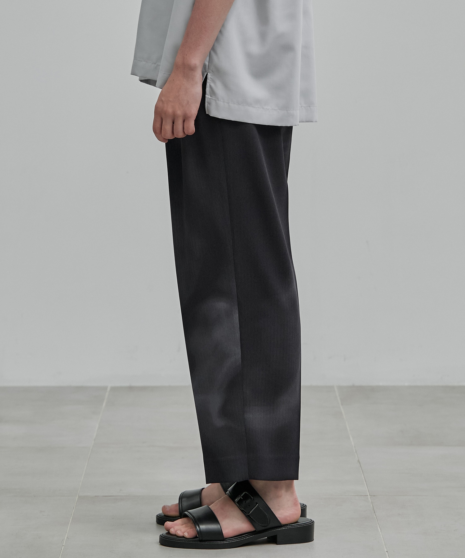 〈新発売〉COLD DRY GRADATION PLEATS 2タックイージーパンツ
