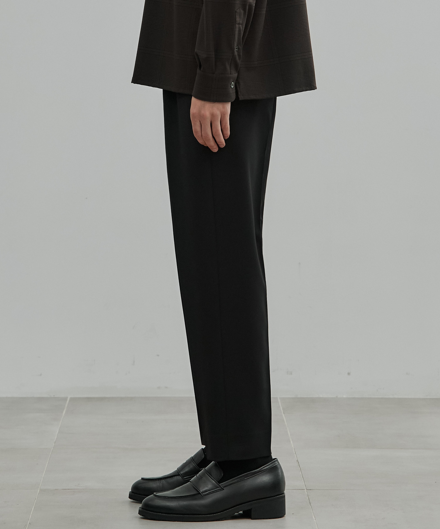 アウトラスト キープクリース 1タック ストレートパンツ