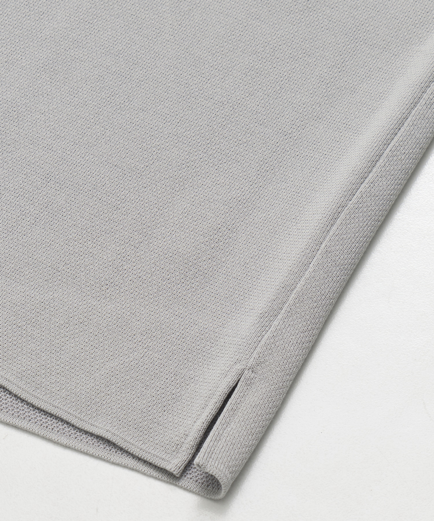 〈WEB限定〉SILVER WOOL MOCK NECK KNIT