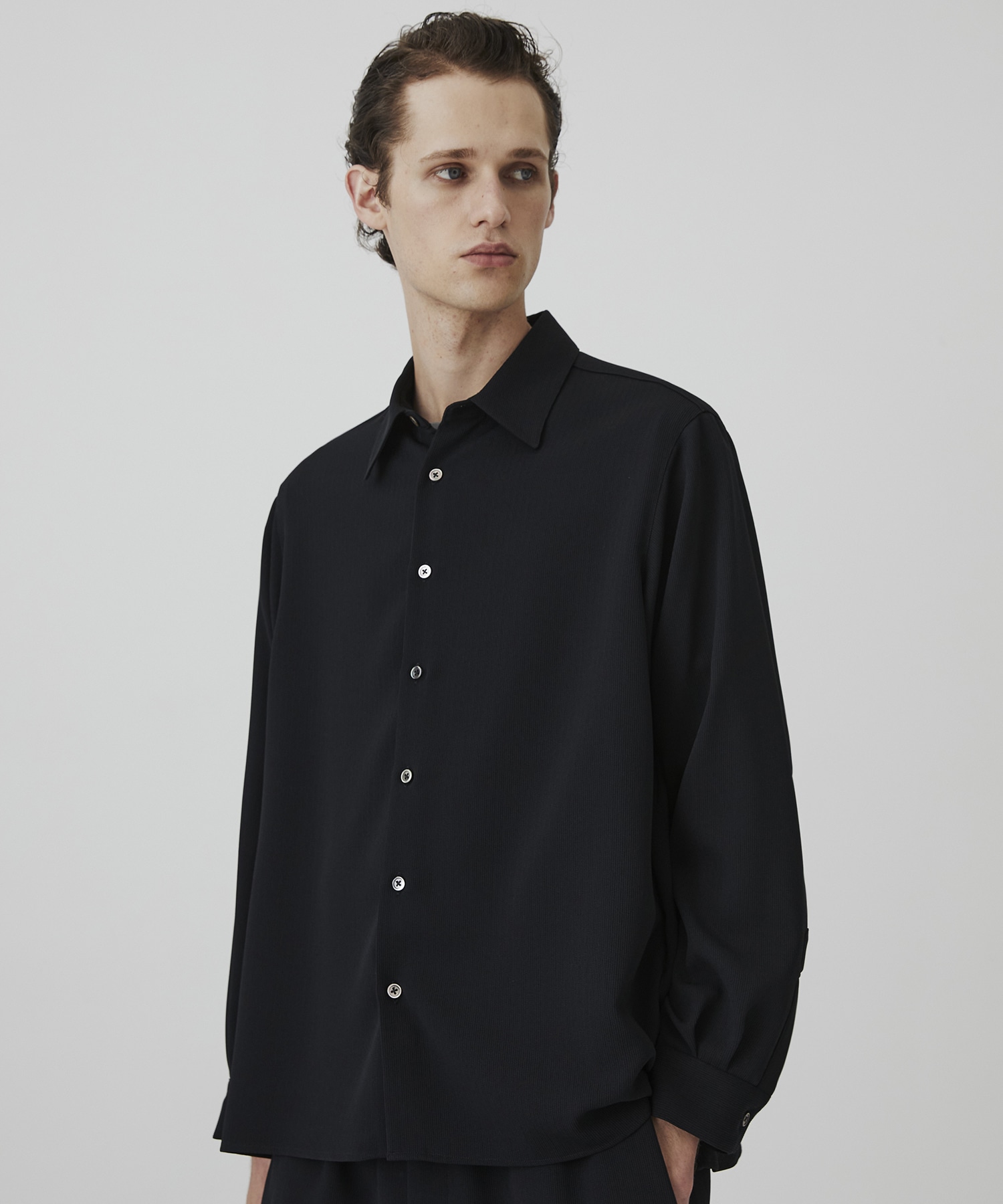 〈残りわずか|再入荷なし〉COLD DRY PLEATS レギュラーカラーシャツ