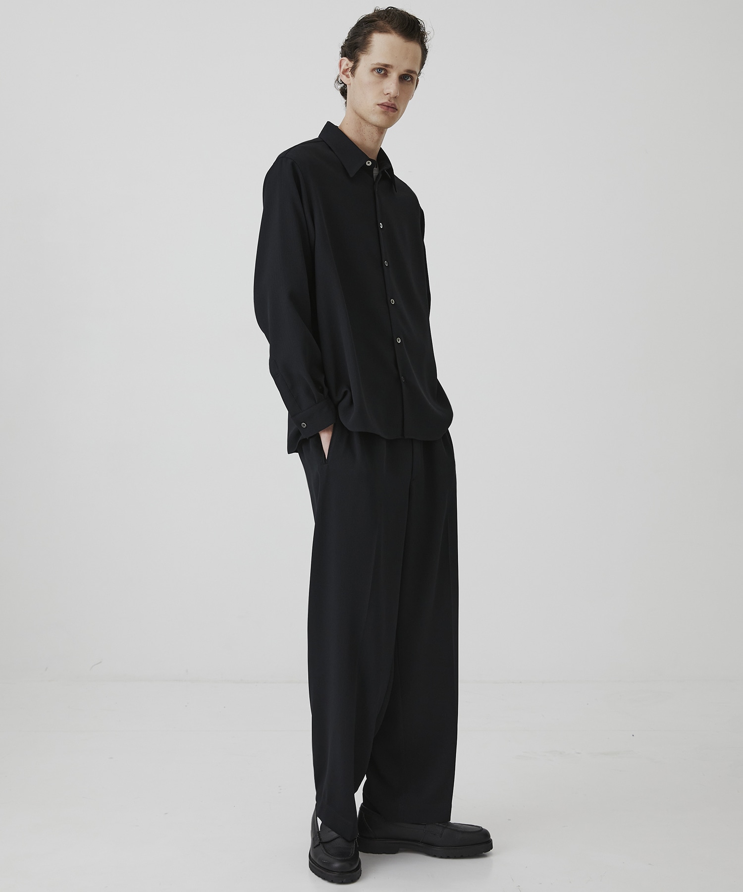COLD DRY PLEATS シームレスイージーパンツ