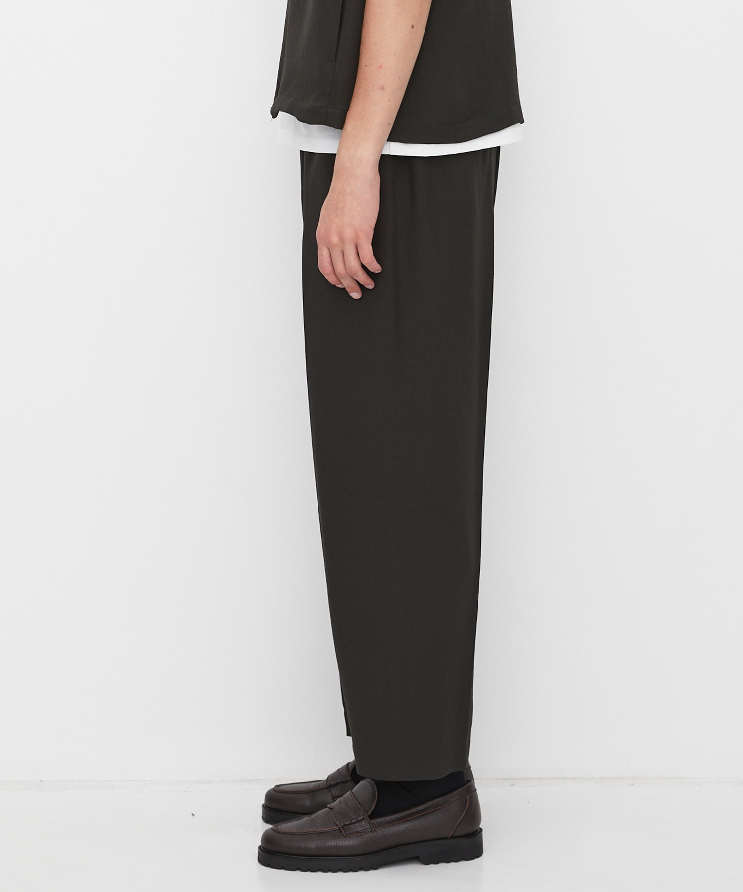 MODERN SILK LINEN シームレスイージーパンツ